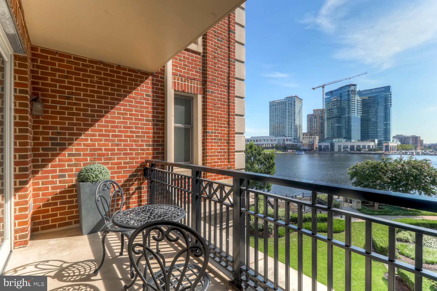 THE RITZ-CARLTON RESIDENCES - Residential Lease