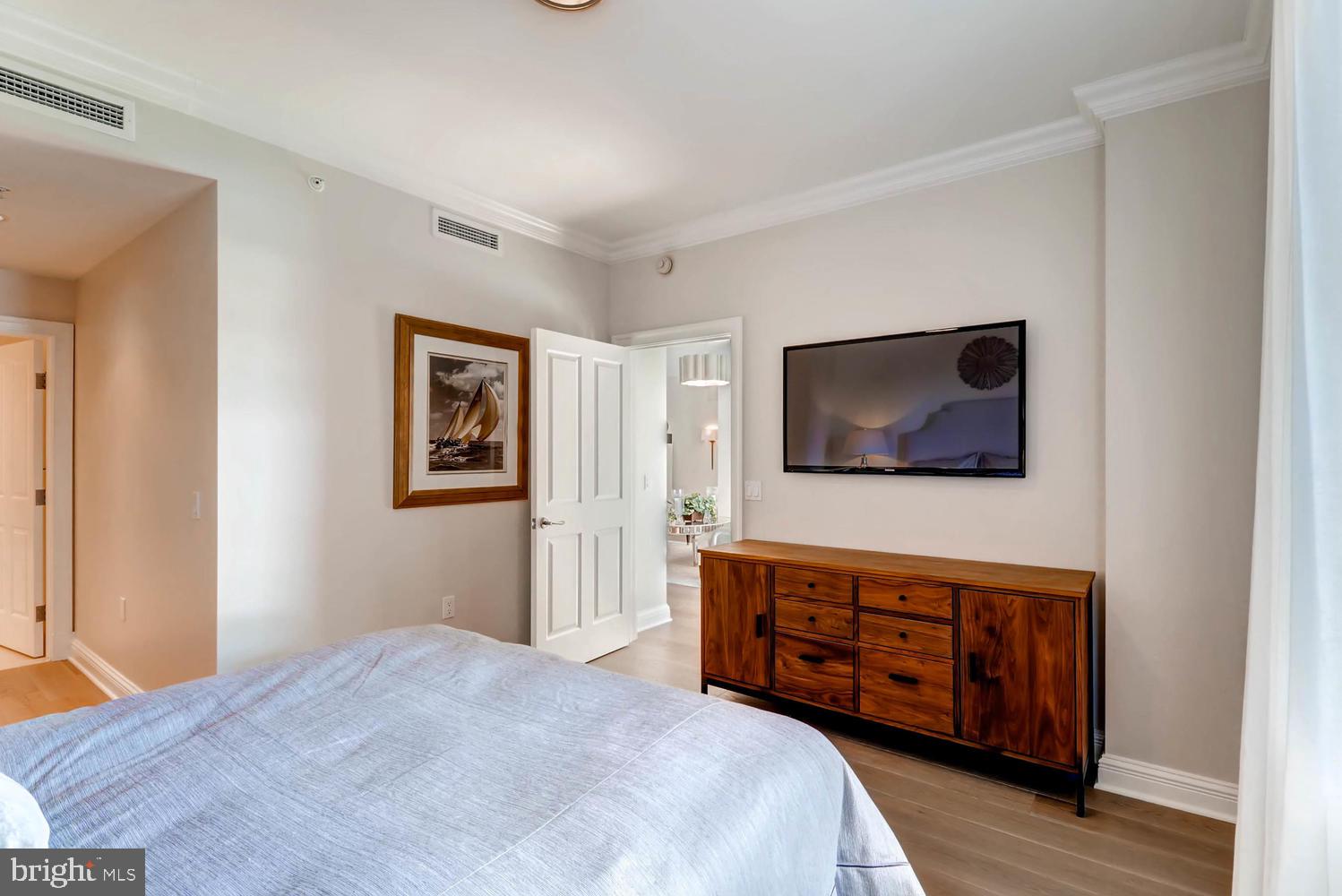 THE RITZ-CARLTON RESIDENCES - Residential Lease