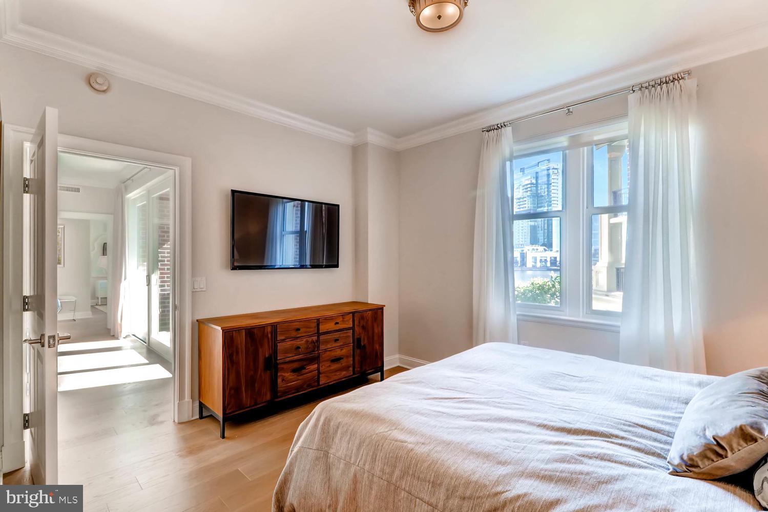 THE RITZ-CARLTON RESIDENCES - Residential Lease