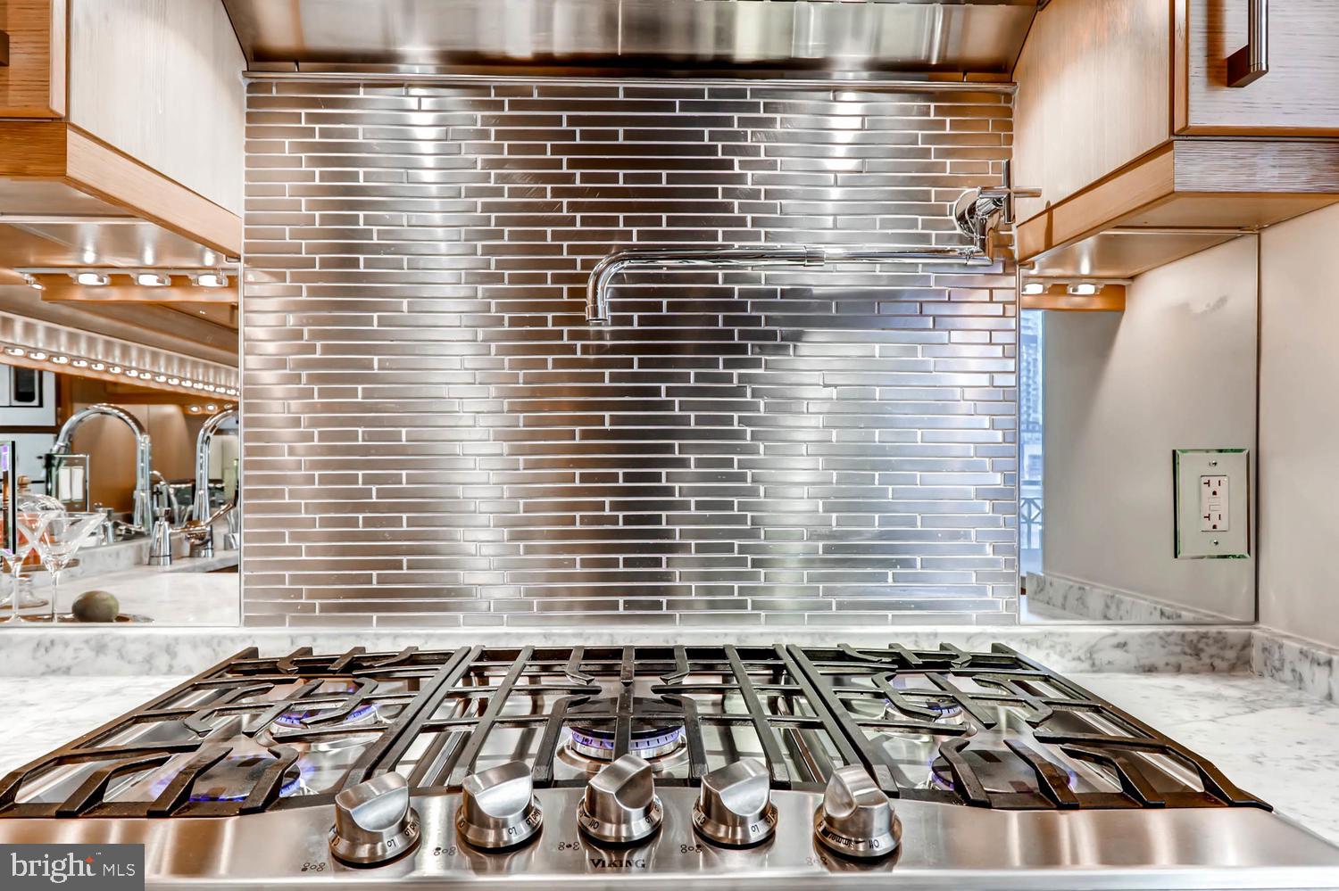 THE RITZ-CARLTON RESIDENCES - Residential Lease