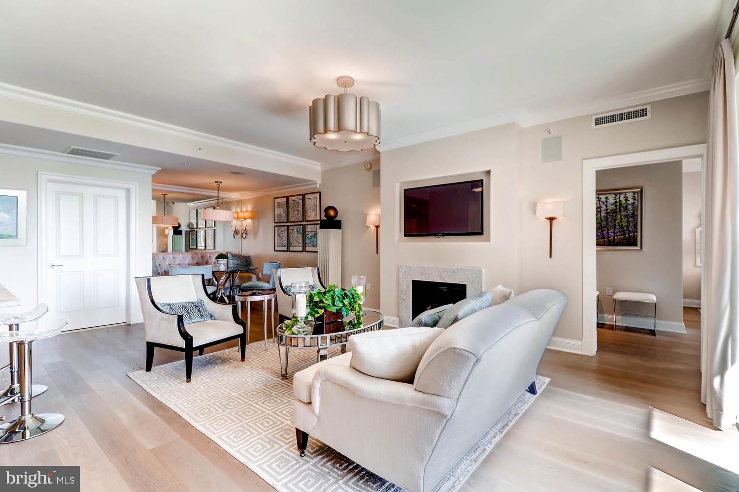 THE RITZ-CARLTON RESIDENCES - Residential Lease