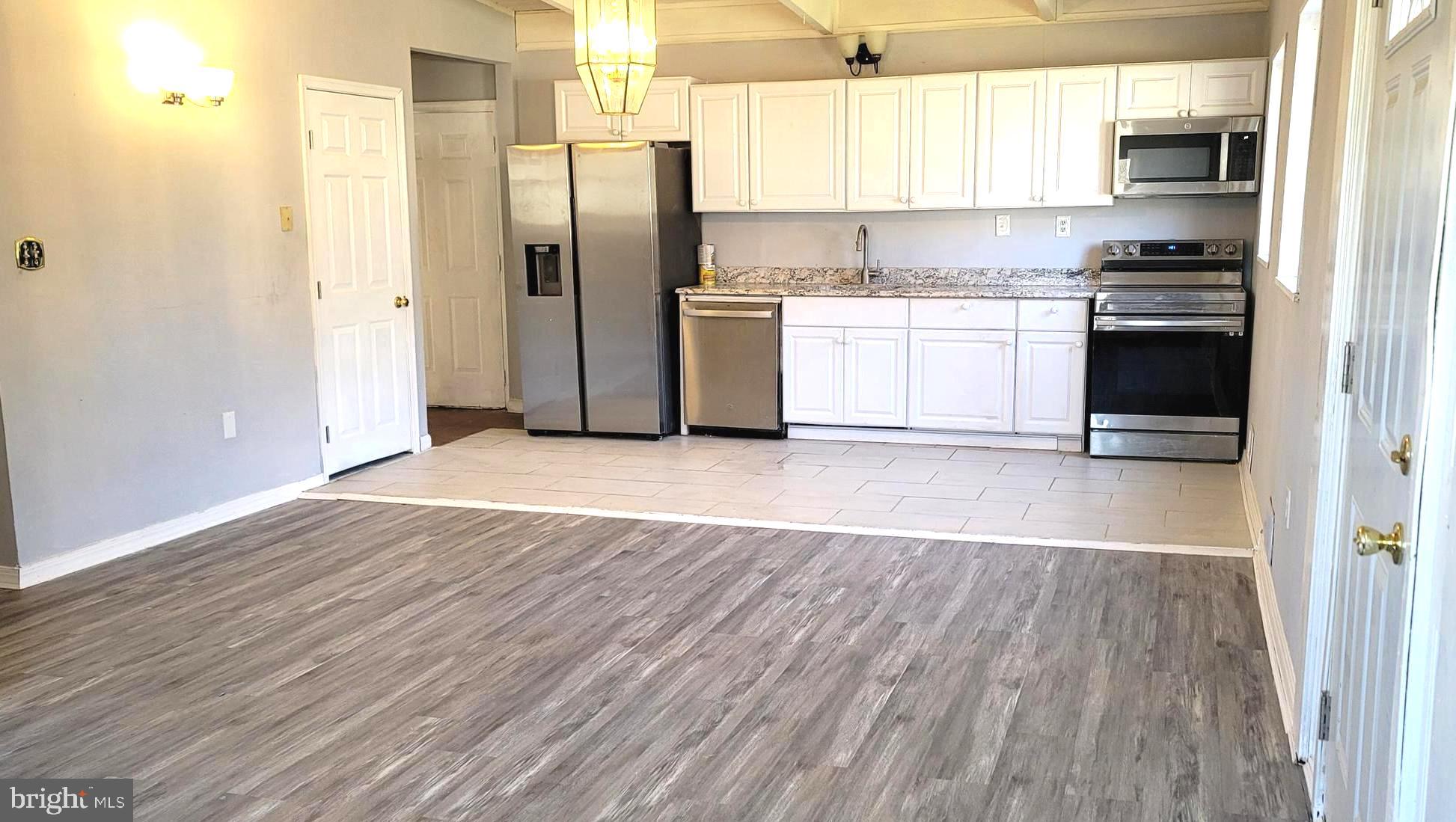 SOUTH HAMPTON VILLAGE SU - Residential