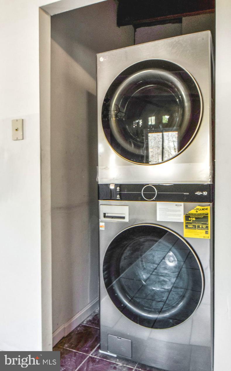 SOUTH HAMPTON VILLAGE SU - Residential