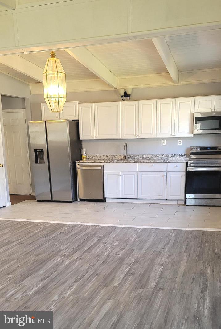 SOUTH HAMPTON VILLAGE SU - Residential