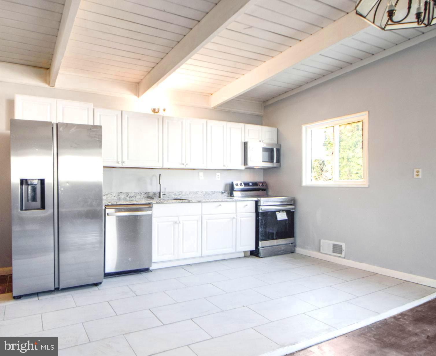 SOUTH HAMPTON VILLAGE SU - Residential