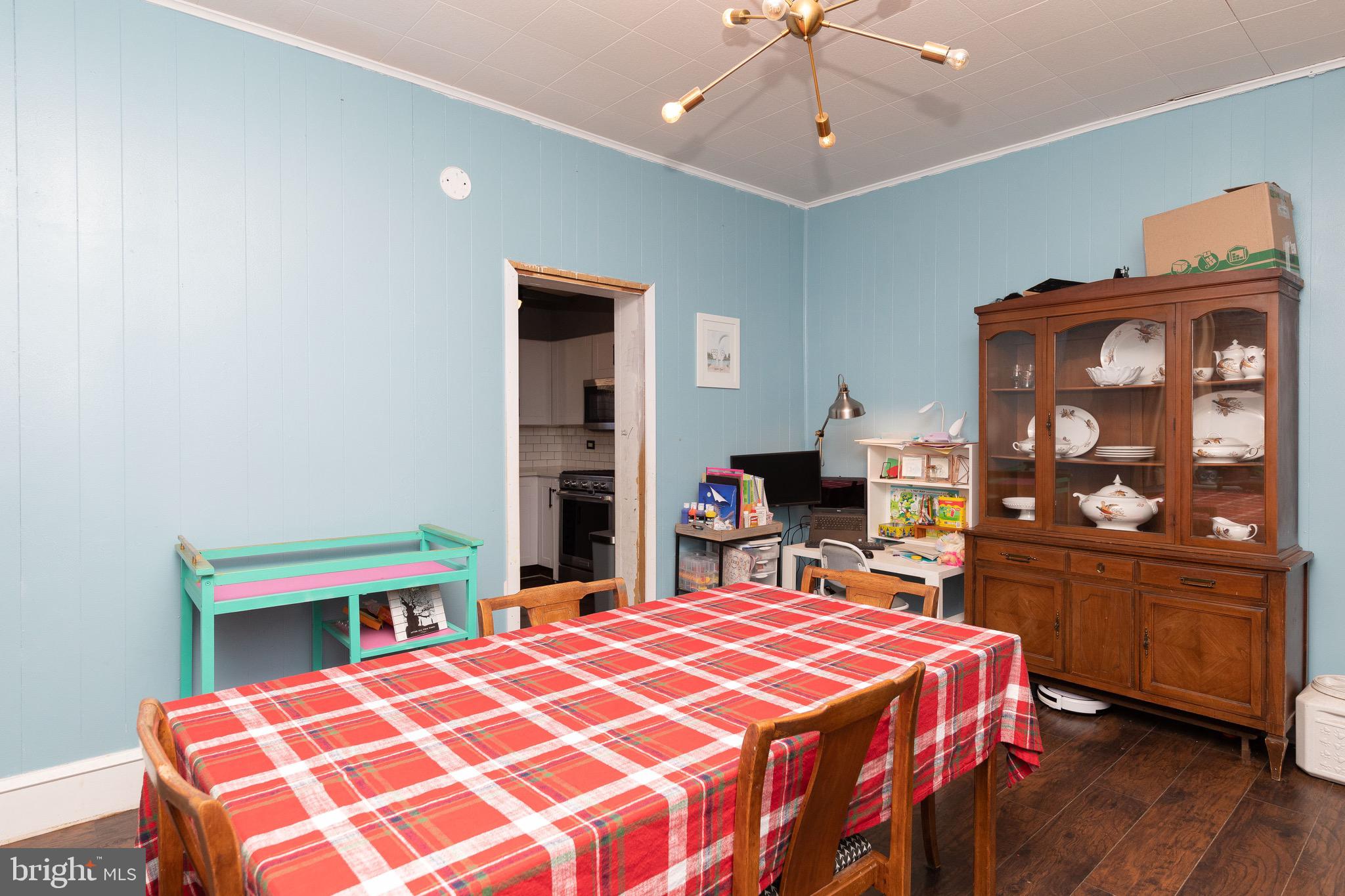 ROXBOROUGH - Residential