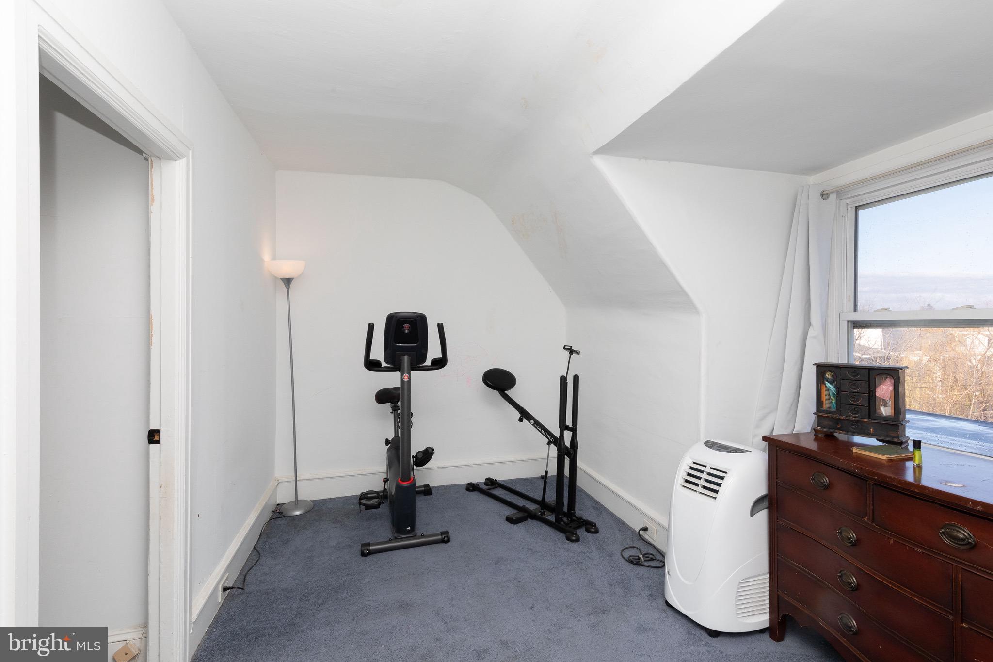 ROXBOROUGH - Residential