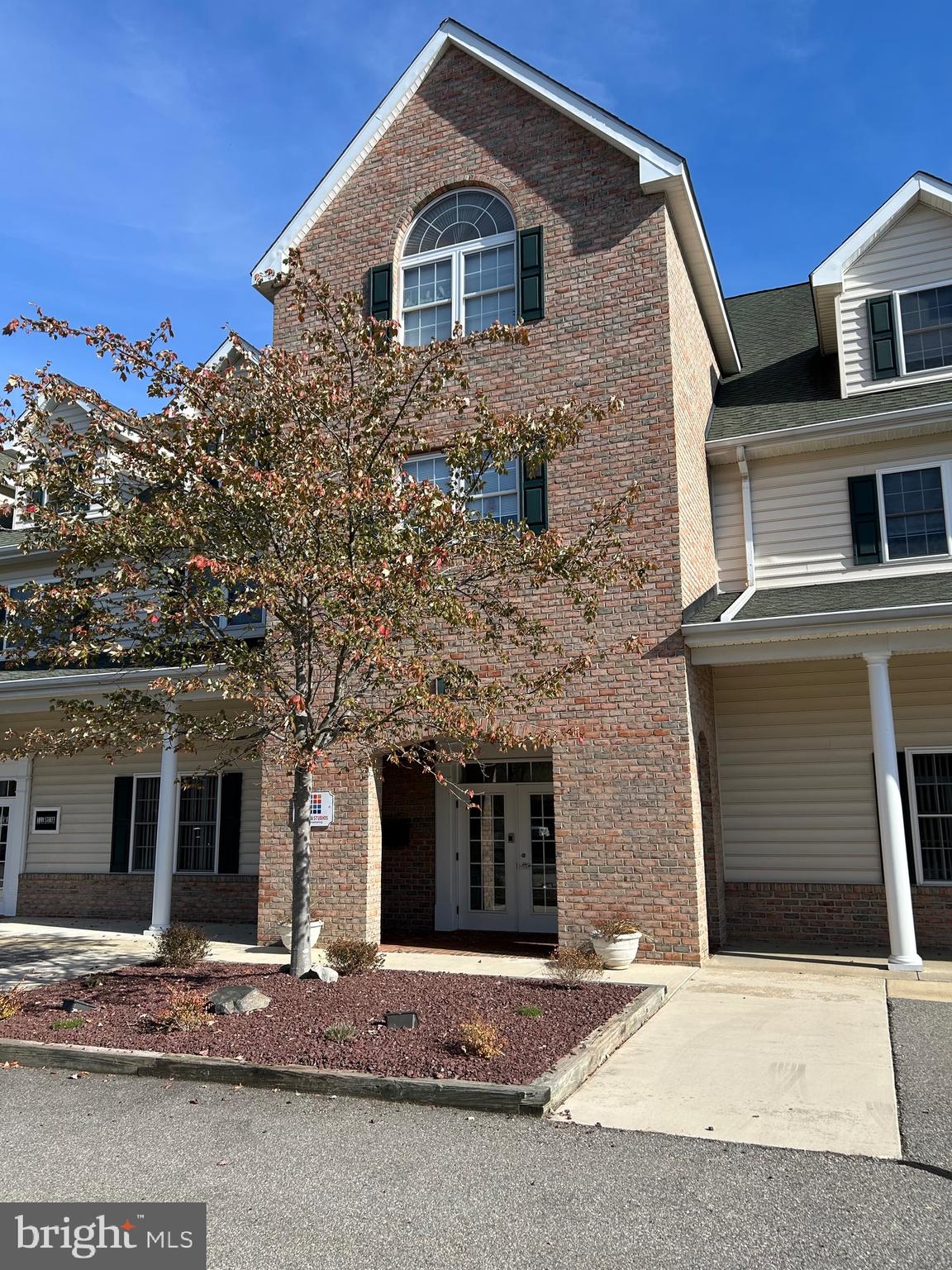 Spacious well maintained unit. Security entrance, close to shopping with easy access to Rt. 50 and easy distance to Easton or Annapolis. Large living area, large bedrooms, large kitchen. Use owner lease.