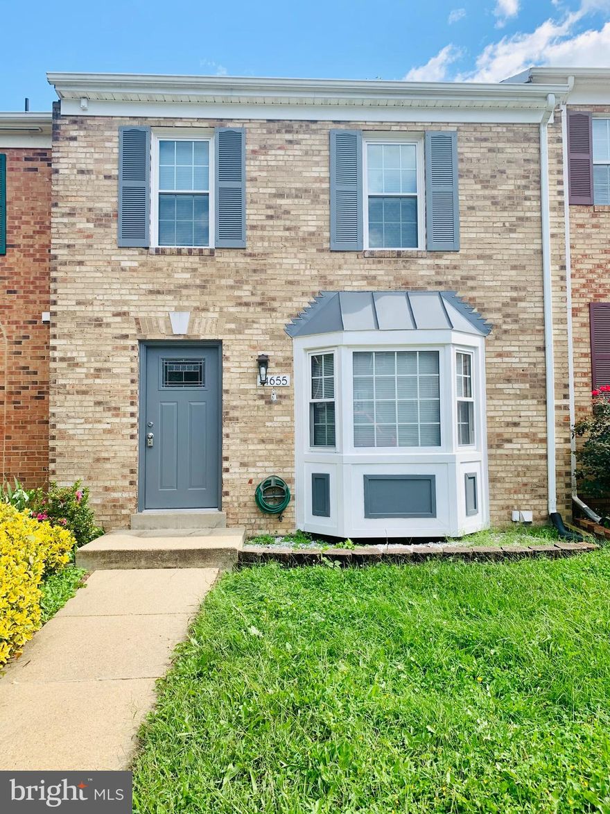 Recently renovated Townhouse with 3 Bedrooms, 2.5 bathrooms! Upgraded Kitchen appliances, beautiful hardwood flooring in the living/family room!! Freshly painted, fully fenced, beautiful deck and a walkout Basement with a backyard! The townhouse has in-unit washer and a dryer. Bathrooms have ceramic Tiles and beautiful light fixtures!! Master Bedroom with ample closet space!! Property is closer to Route 1, 5 minutes away from 95, Stonebridge Towncenter has plenty of shops and restaurants for dining! MUST SEEE!!!