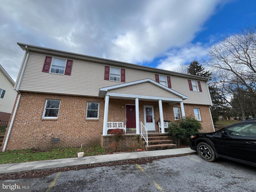 Spacious 2 bedroom, 1 bath apartment just outside of downtown Martinsburg and close to I-81! Large eat in kitchen, double closets in both bedrooms, washer and dryer hookups, off street parking. Trash included in rent, tenant to pay all other utilities. Pets allowed on a case by case basis, up to 2, under 50lbs. There will be additional pet fee and monthly pet rent. No Smoking!
*this is a 1 level apartment