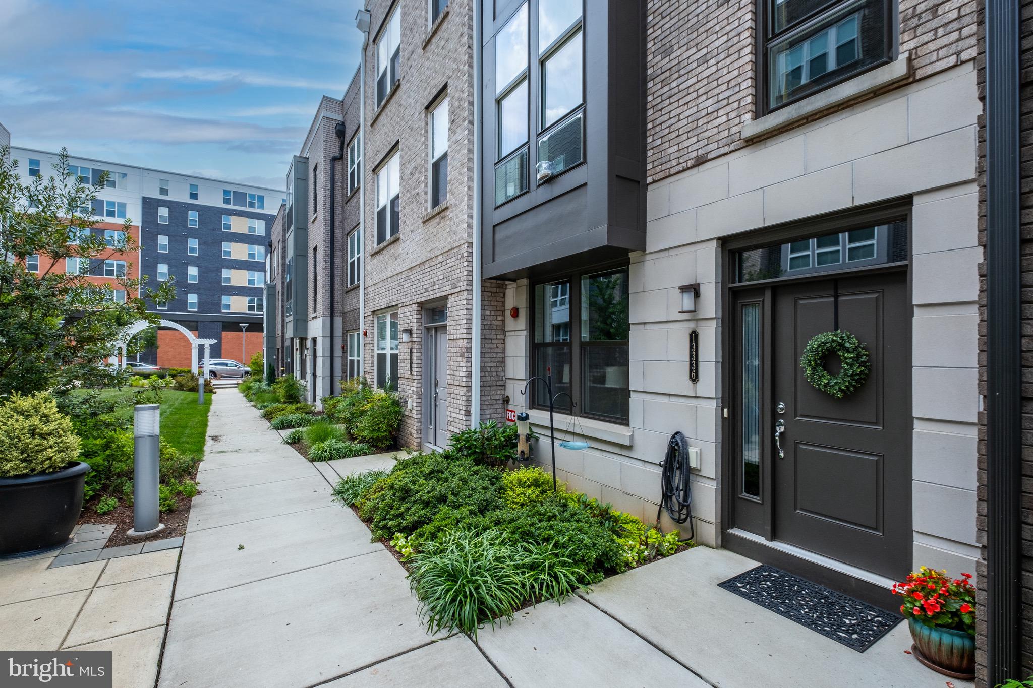 METROPARK AT ARROWBROOK - Residential