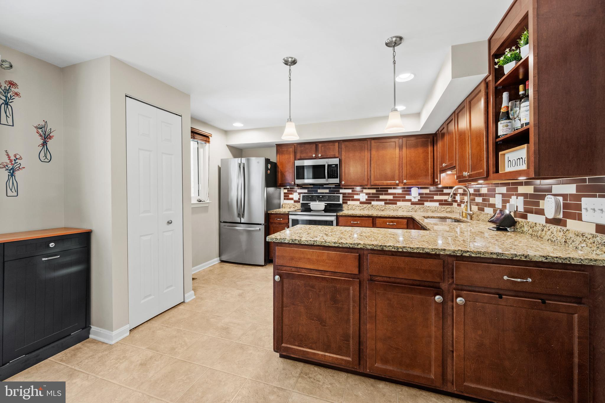 8189 MOUNTAIN ESTATE COURT