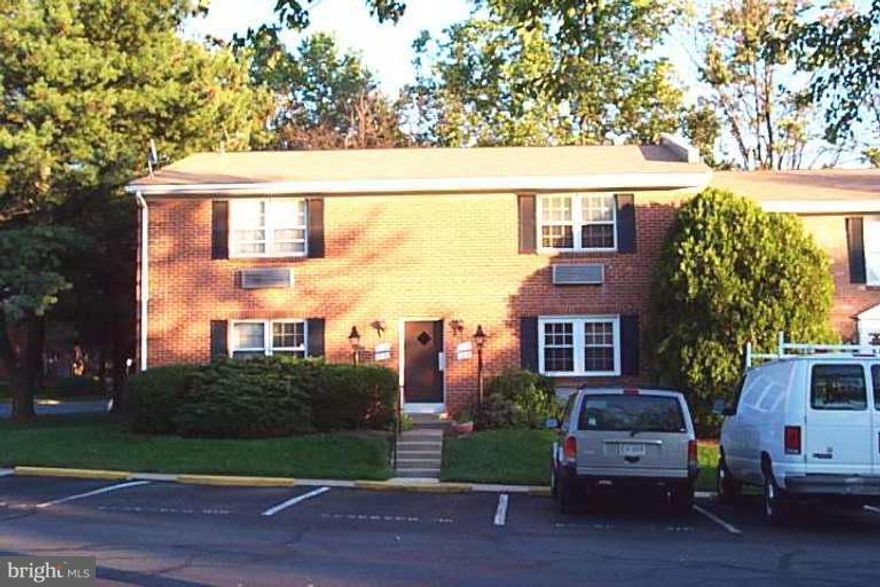 *.*** TOTALLY REMODELED *** THIS 1BR/1BA SECOND STORY UNIT FEATURES NEW LAMINATED FLOORING THROUGHOUT; NEW WALL HVAC UNIT IN LIVING ROOM AND BEDROOM; ALL NEW KITCHEN APPLIANCES; FRESH NEW BATHROOM; UNIT HAS BEEN BEAUTIFULLY REDONE! APPLICATION FEE IS $50 PER ADULT - ALL ADULTS WILL BE ON LEASE; RENTERS INSURANCE IS REQUIRED PER LEASE; NO PETS AND NO SMOKERS PLEASE; CONVENIENT LOCATION - CLOSE TO SCHOOLS AND SHOPPING; VACANT - SHOW AND LEASE!