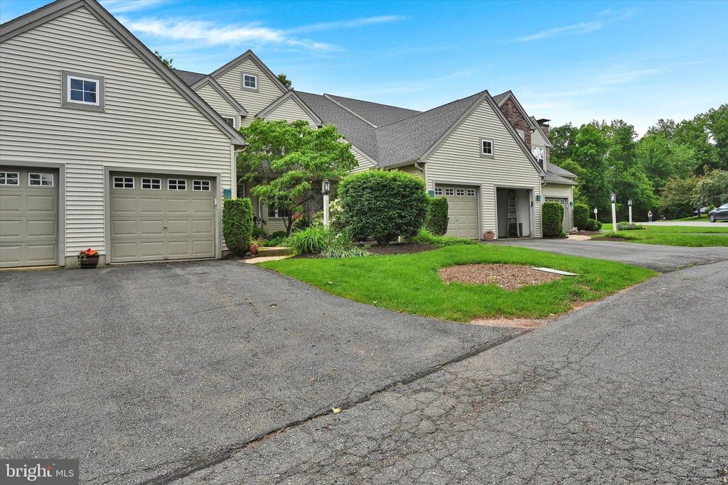 Photo of 86 Hawk Valley Lane, Denver, PA 17517 (MLS # PALA2051608)