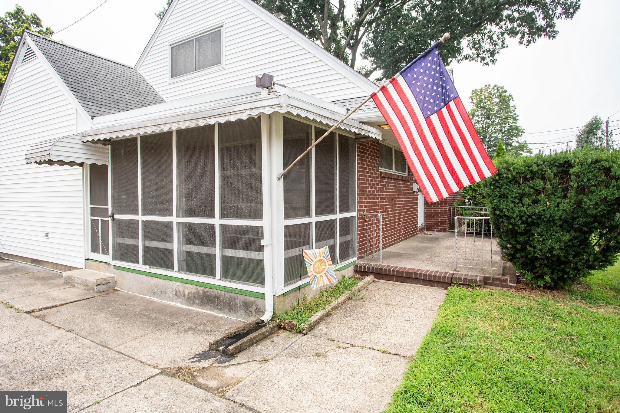 702 CEDAR STREET