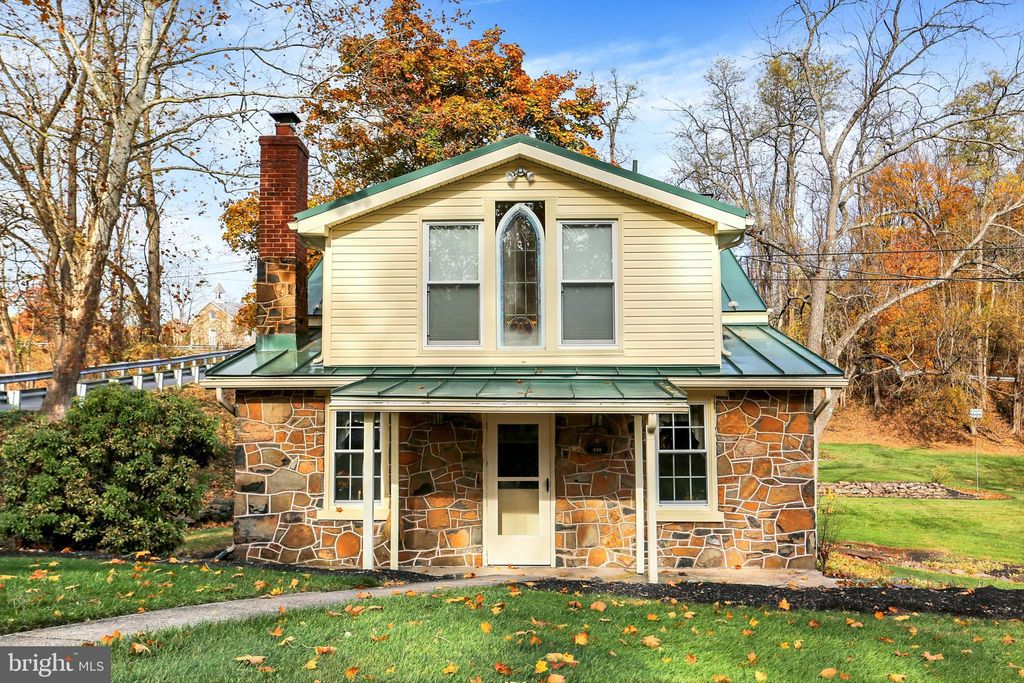 Photo of 950 Rosstown Road, LEWISBERRY, PA 17339 (MLS # PAYK2094450)