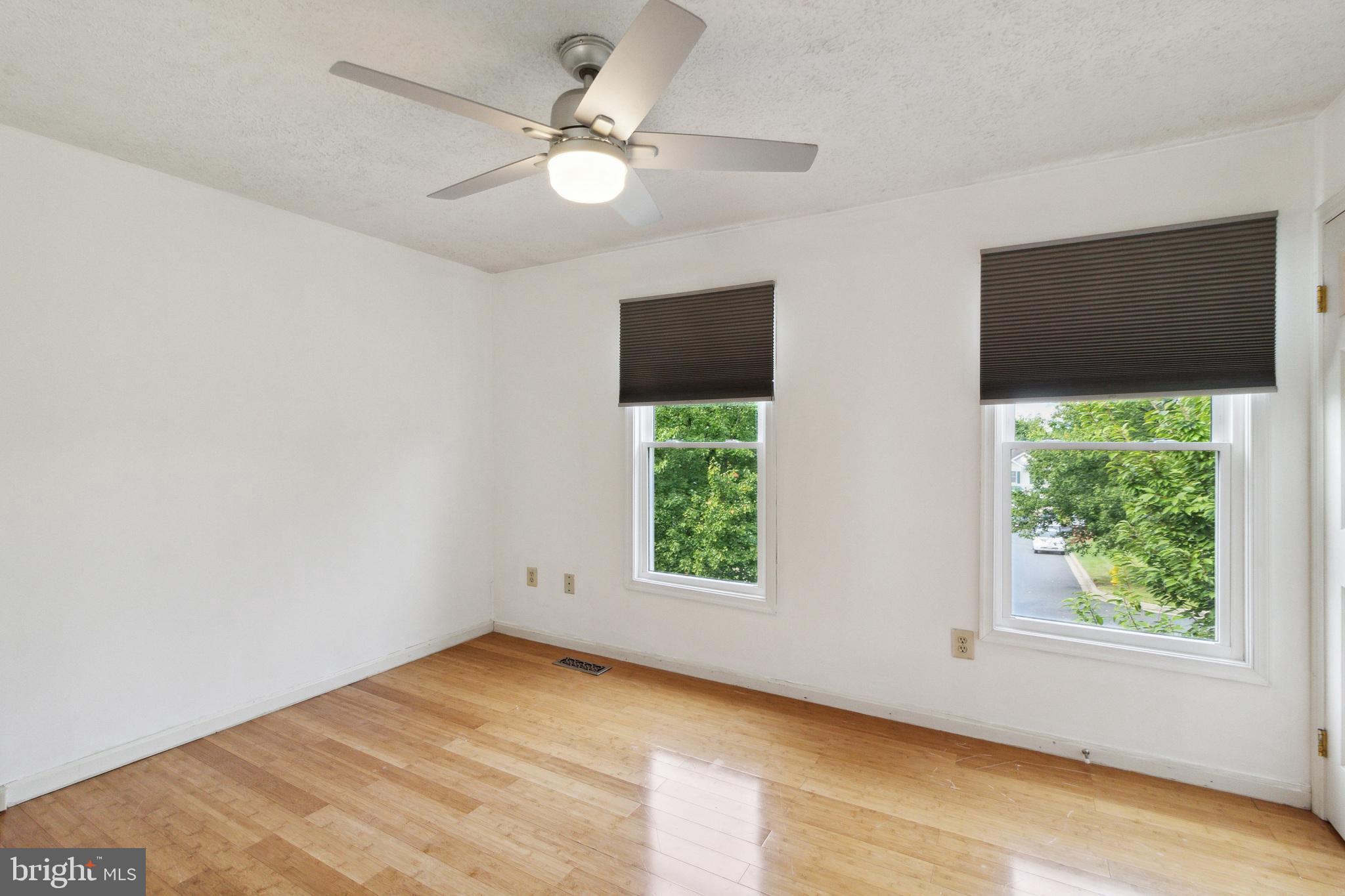 LAUREL WOODS - Residential Lease