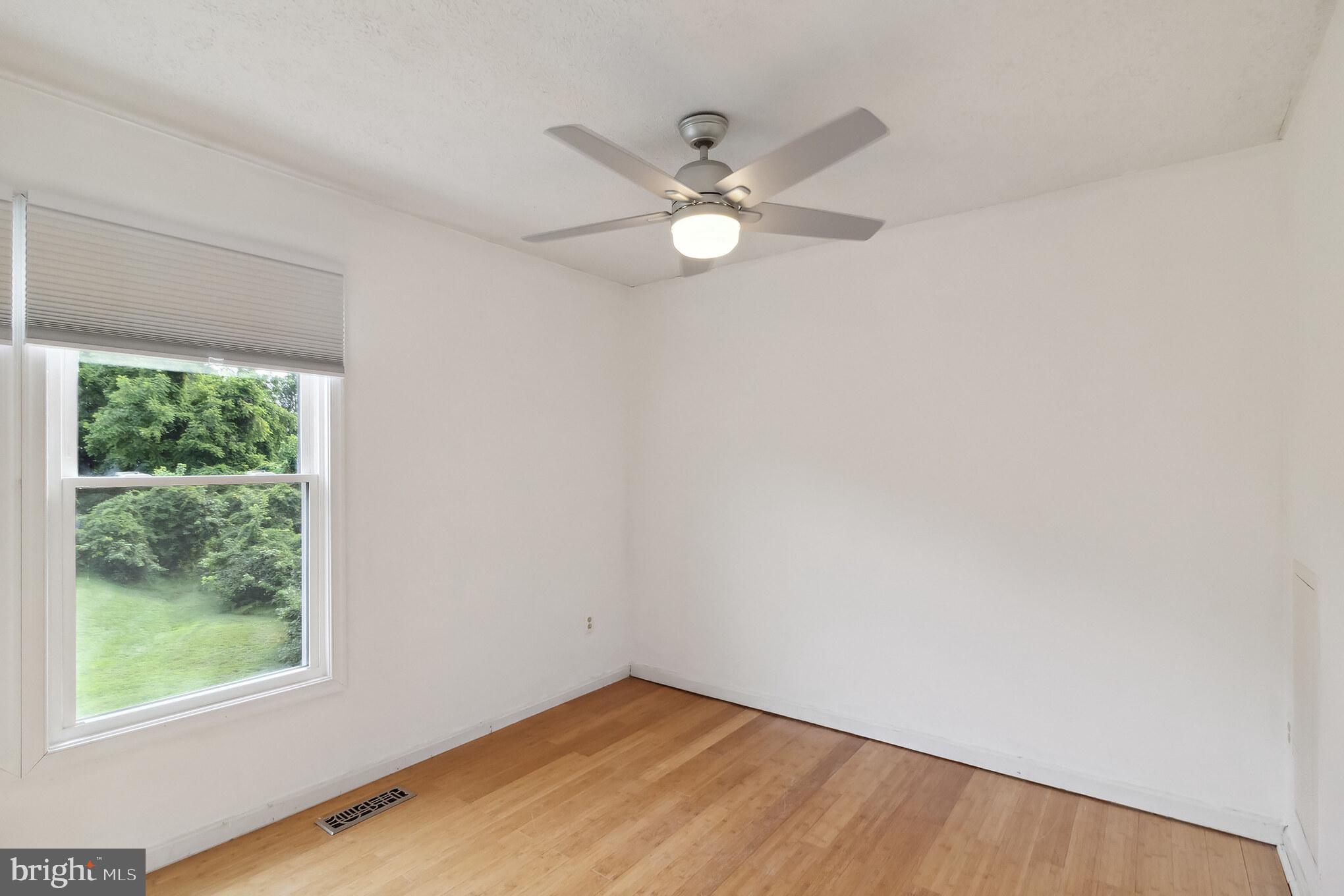 LAUREL WOODS - Residential Lease