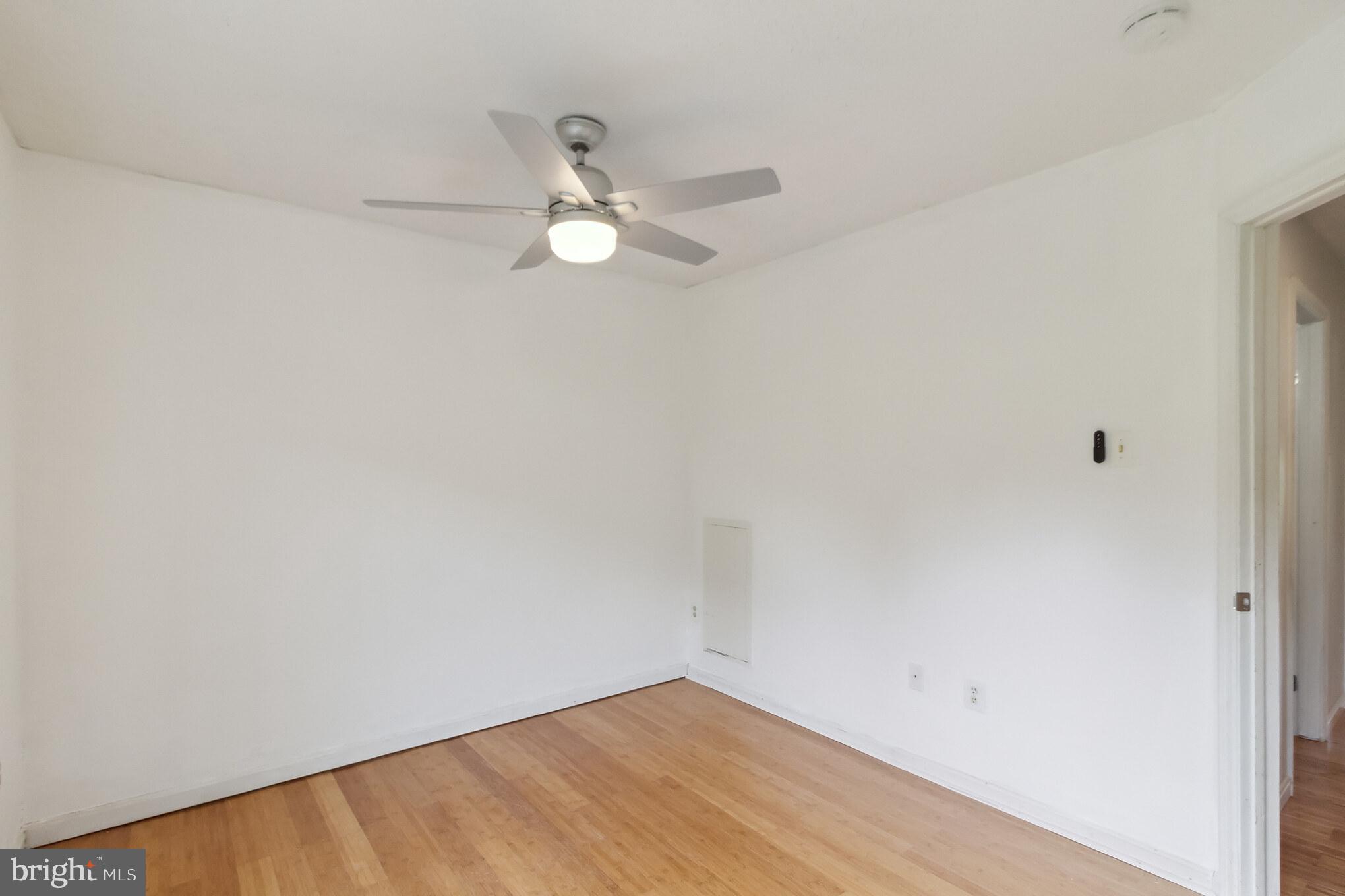 LAUREL WOODS - Residential Lease