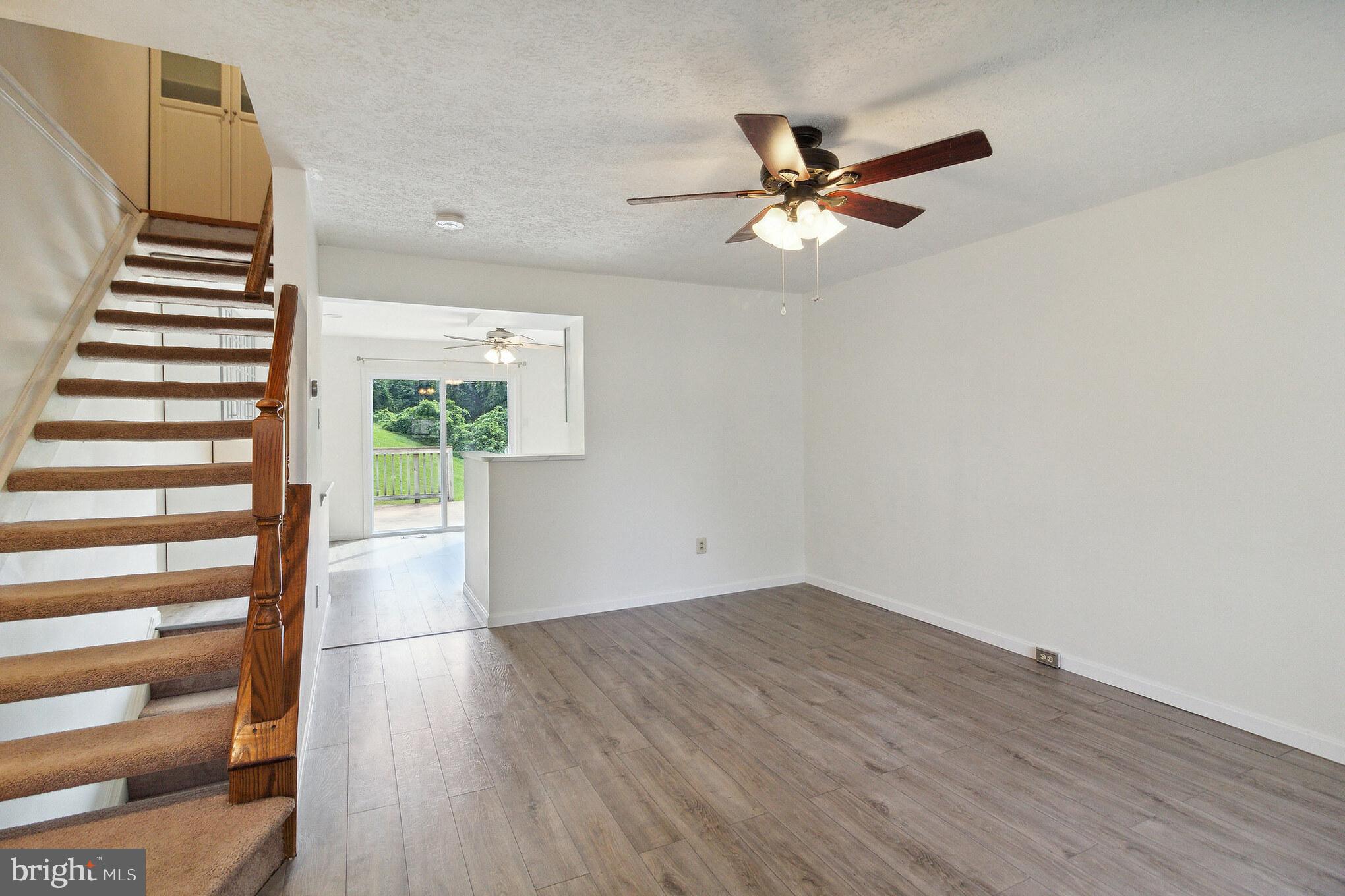 LAUREL WOODS - Residential Lease