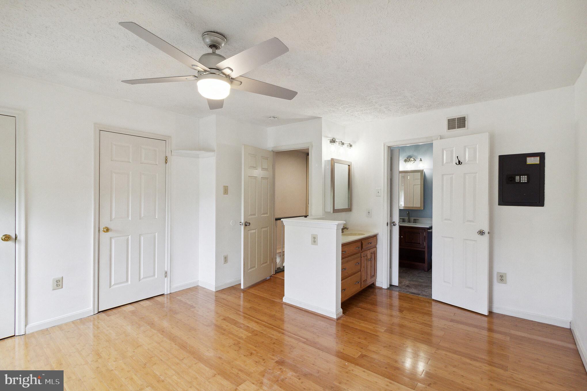 LAUREL WOODS - Residential Lease