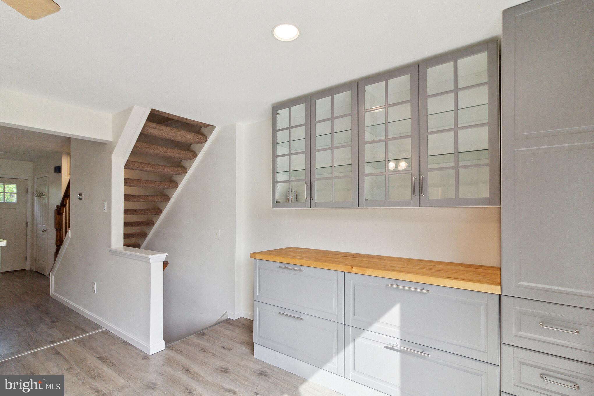 LAUREL WOODS - Residential Lease