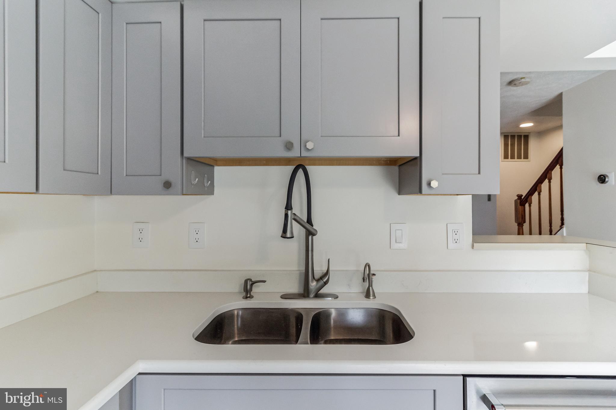 LAUREL WOODS - Residential Lease