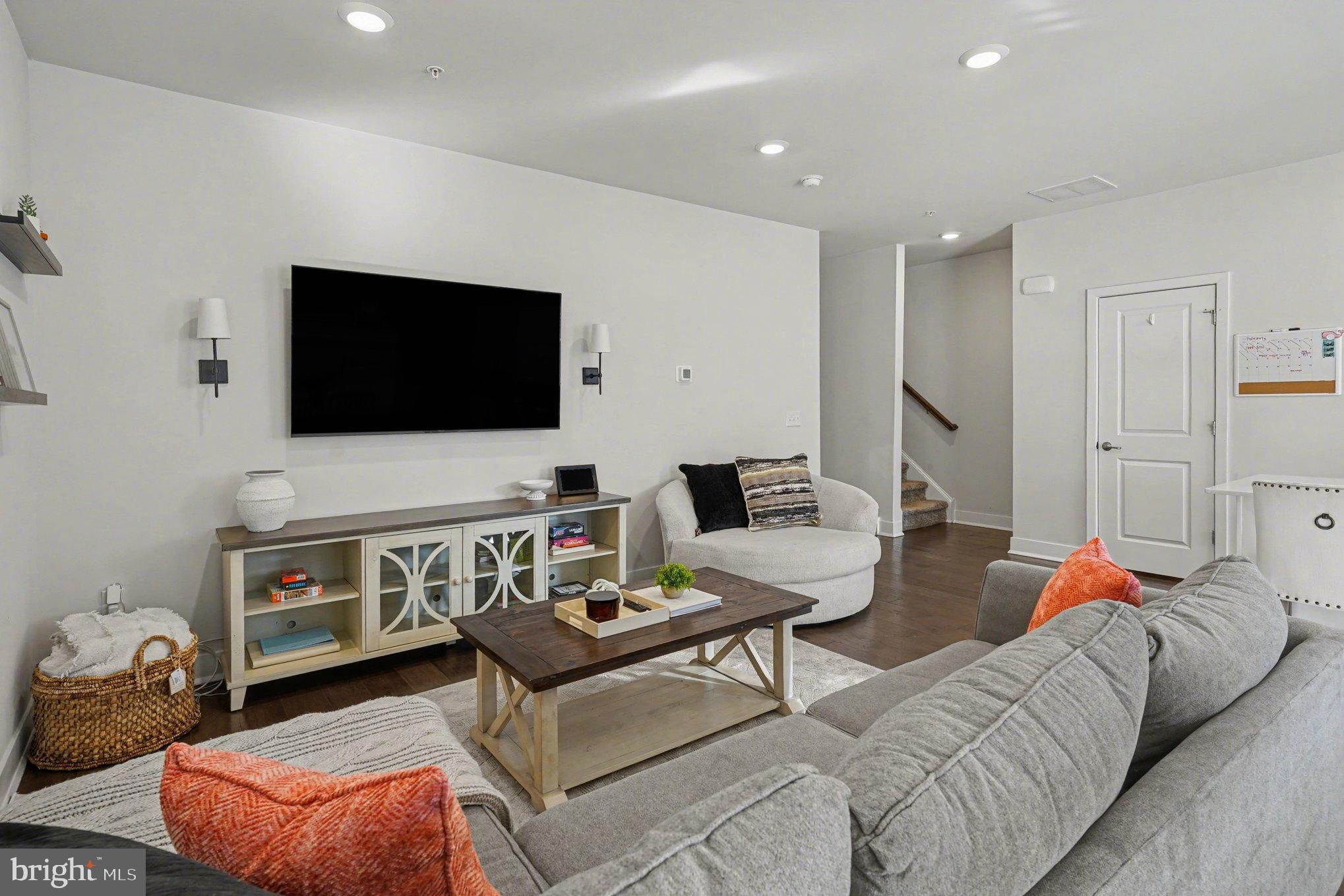 STEELPOINTE - Residential