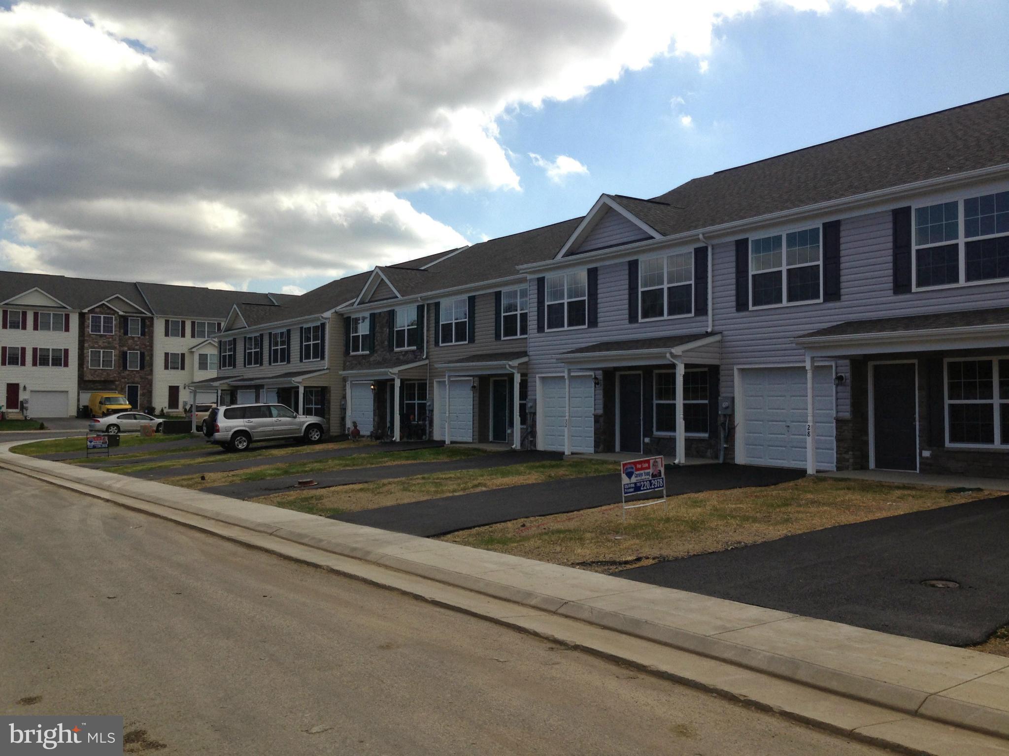 THE TOWNES AT OAKHURST - Residential