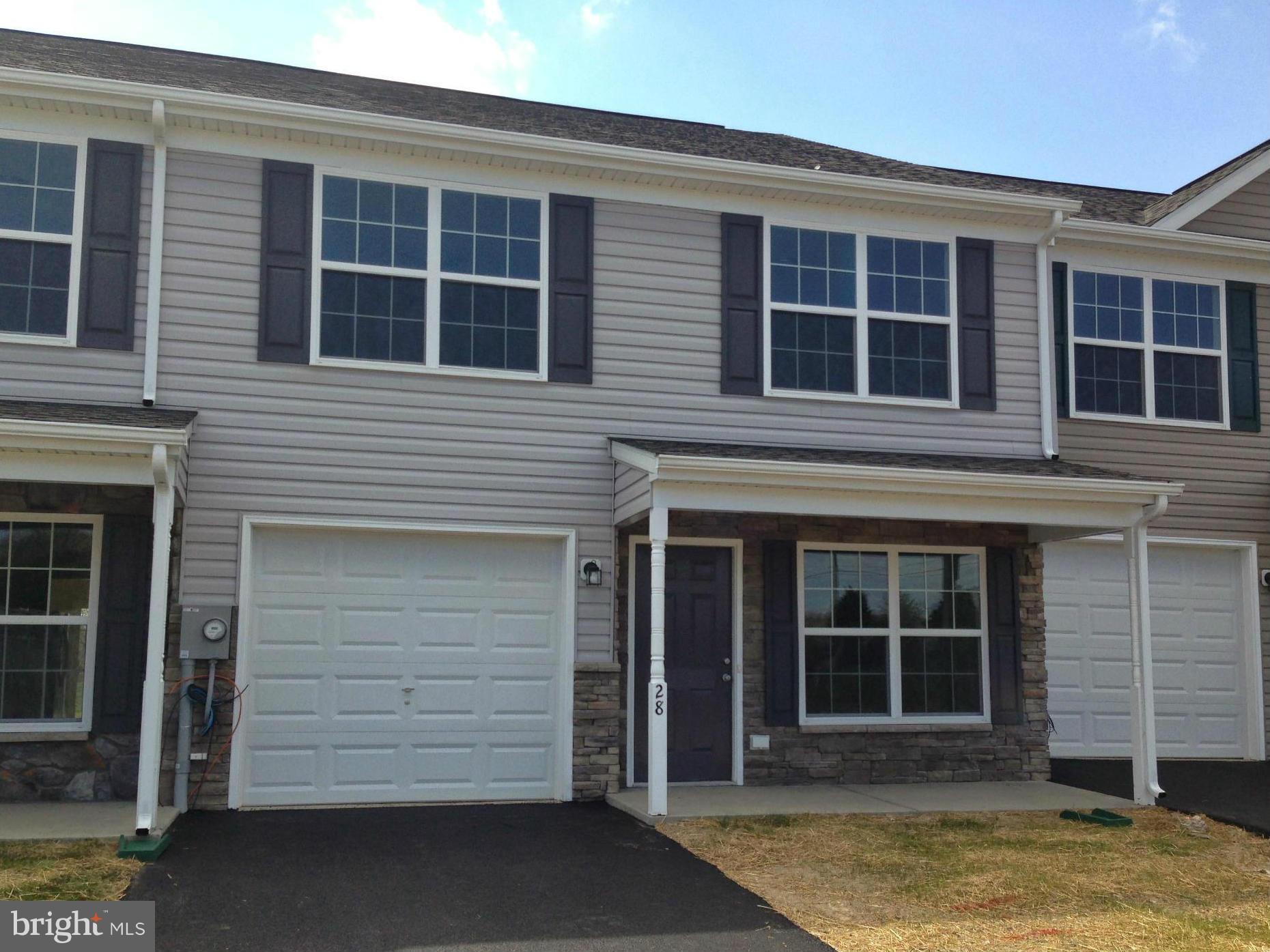 THE TOWNES AT OAKHURST - Residential