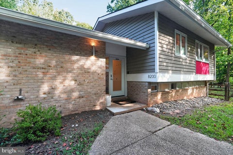 Homes For Sale - 8200 Stone Trail Drive<br/> Montgomery County, BETHESDA, MD 20817