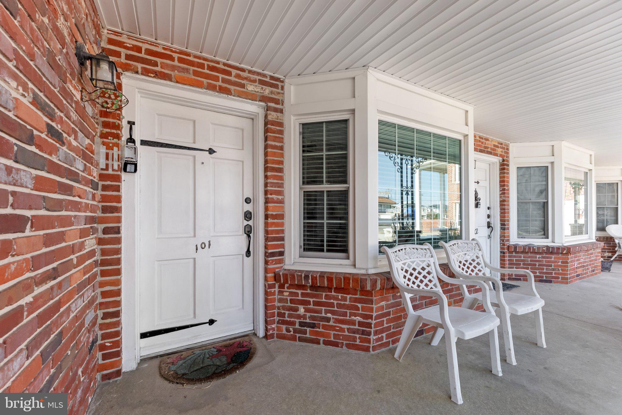 402 E ST PAUL AVENUE 101