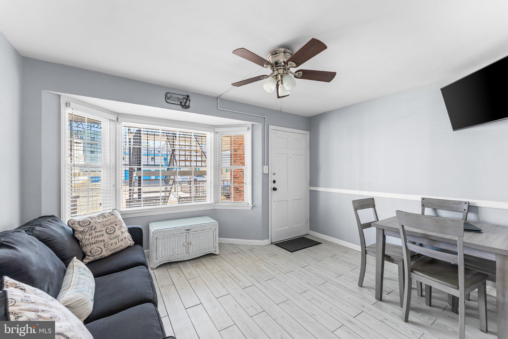 402 E ST PAUL AVENUE 101