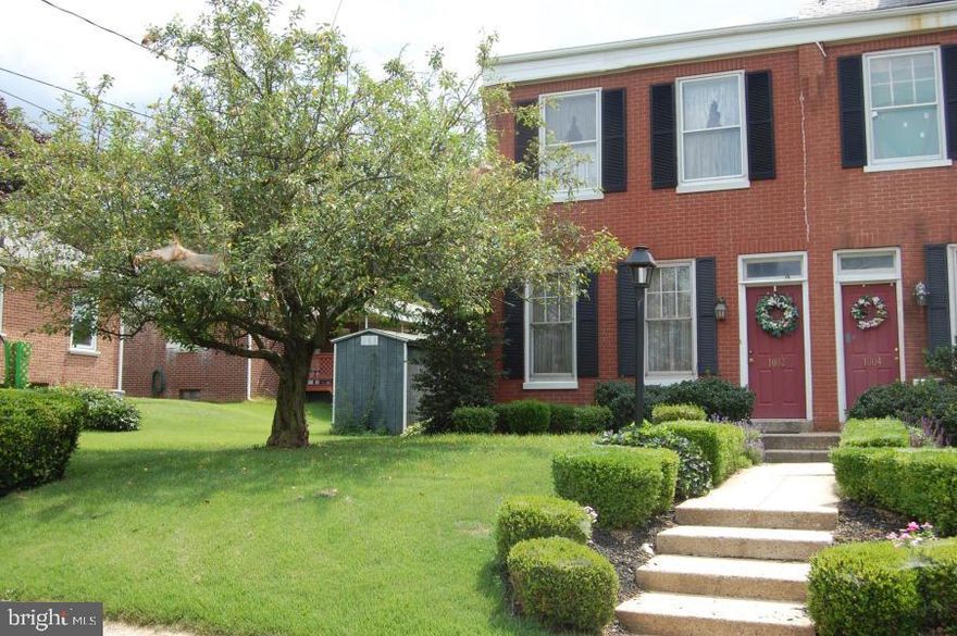 Well maintained brick semi in a desirable West End neighborhood. 3 bedrooms, hardwood floors, 2 full baths, finished basement and stone patio with landscaped backyard. Close to schools and shopping!