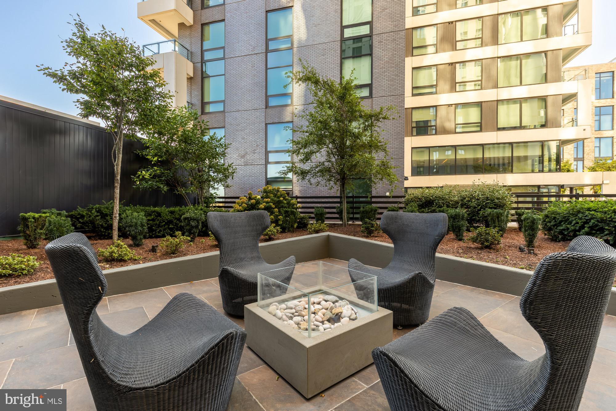 THE BORO TYSONS - Residential
