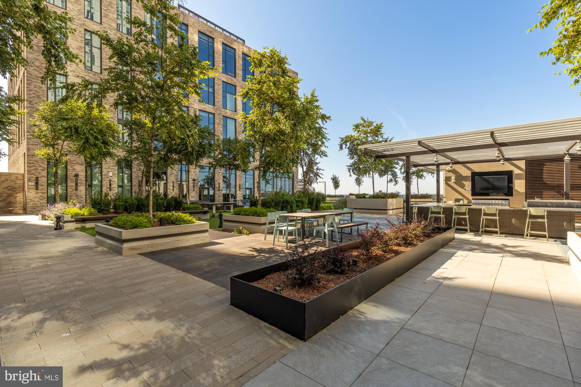 THE BORO TYSONS - Residential