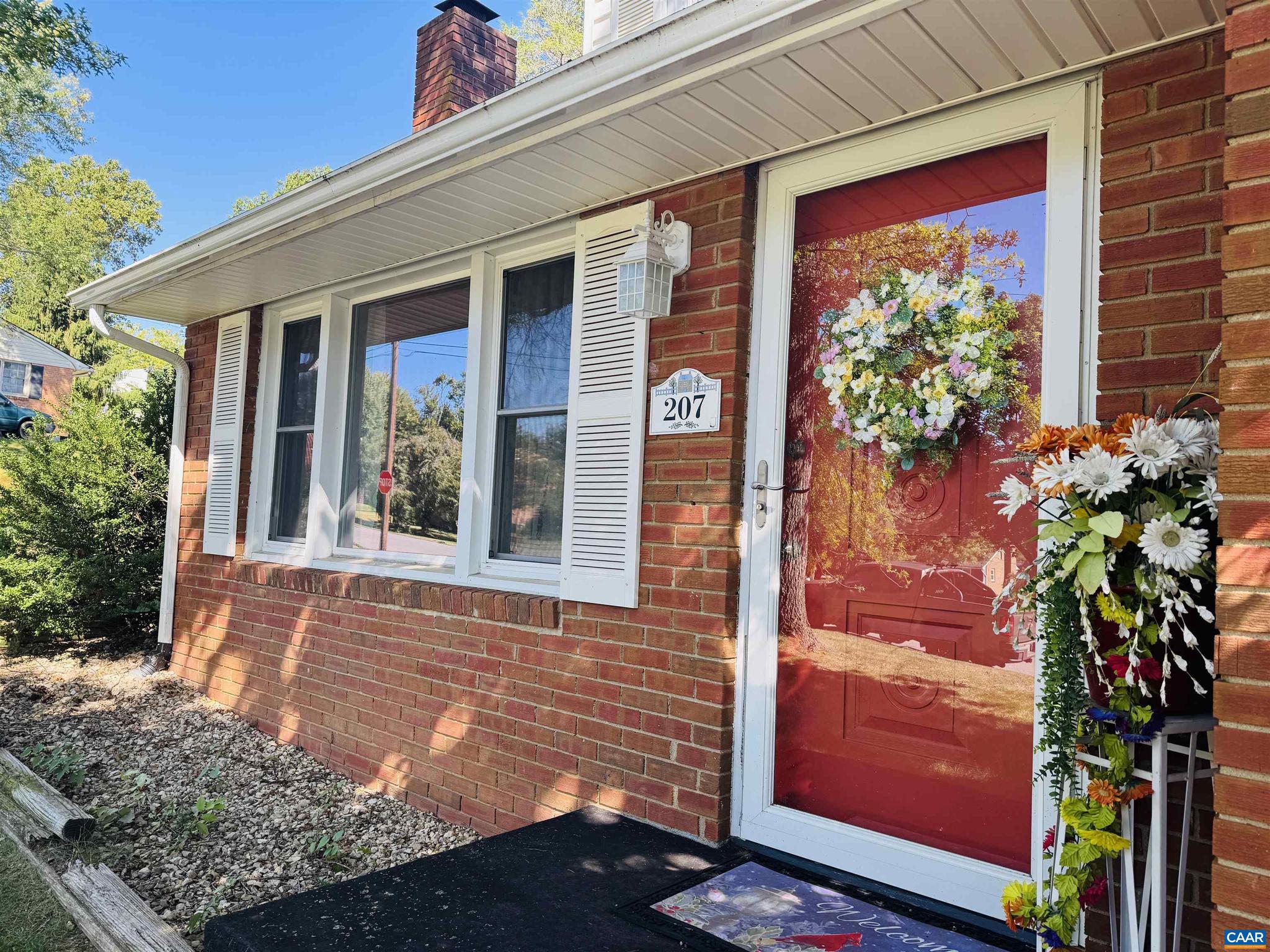 207 BURNLEY DR