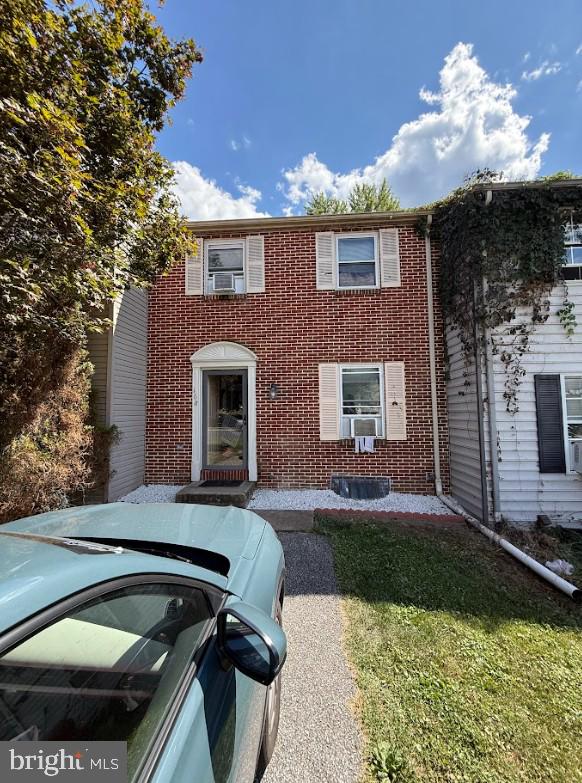 2 bedrooms,
1.5 baths
880 sq. ft.
Investor-Friendly or owner occupant opportunity
Charming 2-bedroom, 1.5-bath townhome with a finished basement.
Built in 1988.
The property is currently tenant-occupied.
Tenant would prefer to stay.
Tenant pays $1200/mo.
Property Highlights
Off-street parking and backyard shed
Appliances included
Built in 1988, solid structure with just cosmetic rehab needed
Conveniently located near shopping, parks, and major routes
Why This is a Smart Buy:
Minimal rehab required: Just cosmetic updates to maximize value.
Investment potential: Perfect for a flip or long-term rental.
Can be delivered vacant at closing: / although tenant would prefer to stay if possible.
Prime Columbia location: Tucked in a quiet neighborhood while still close to conveniences.
Location Benefits
168 Stone House Ln is part of a desirable residential community in Columbia, PA. With quick access to Lancaster, York, and Harrisburg, this property makes commuting a breeze while still enjoying a small-town feel.