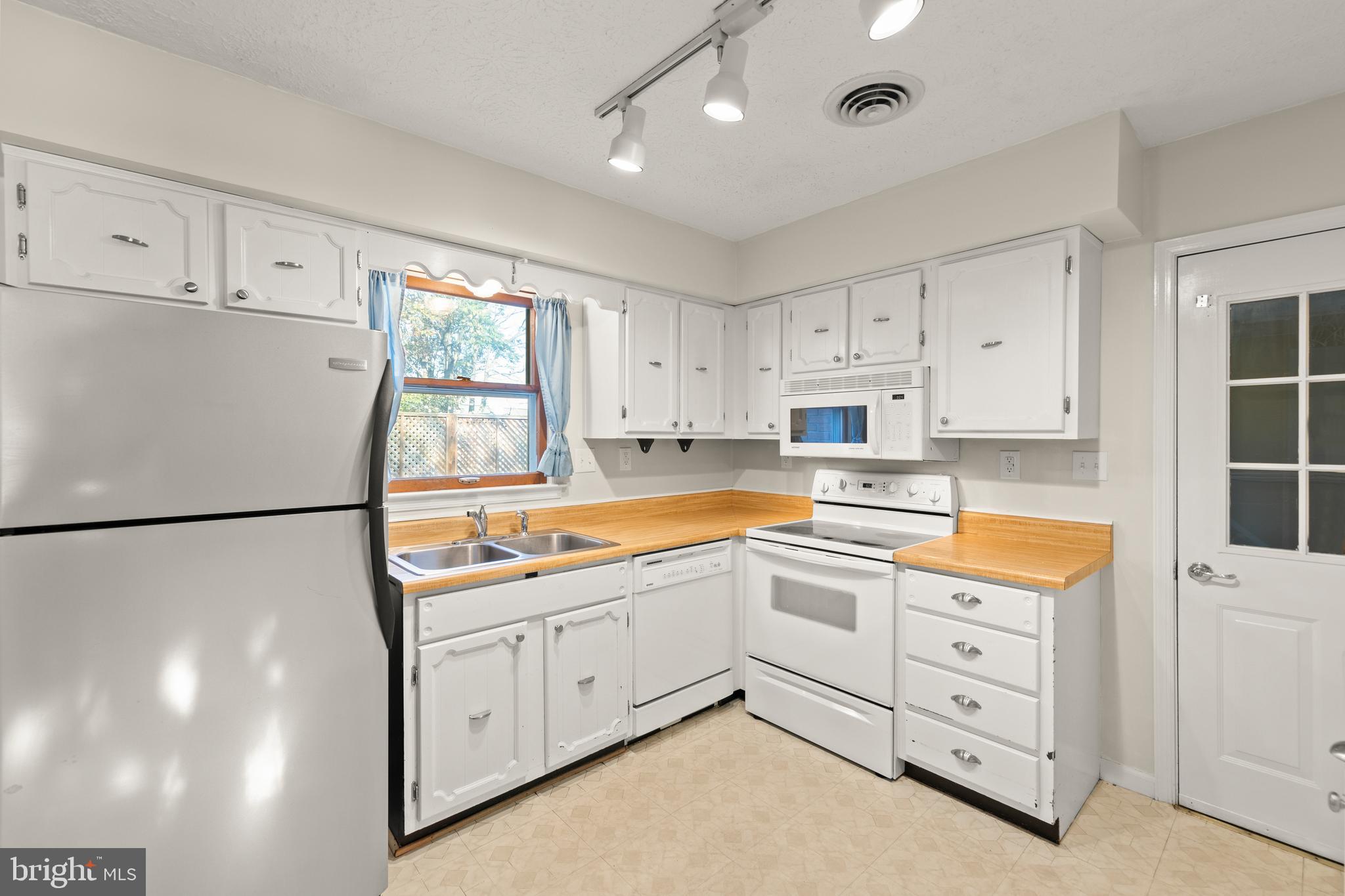 PIKEVIEW ACRES - Residential