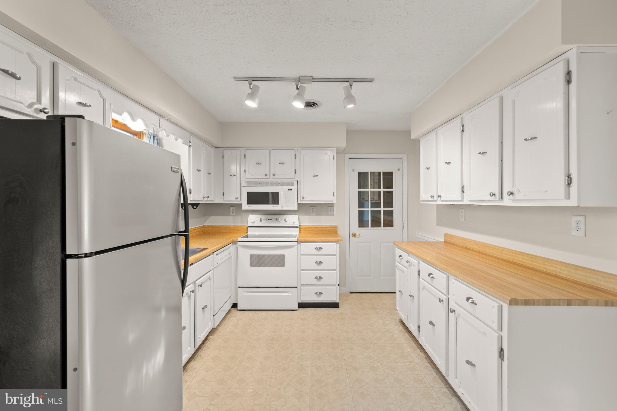 PIKEVIEW ACRES - Residential