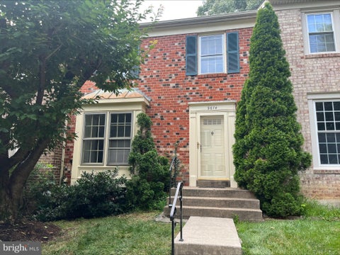 Photo of 9674 Scotch Haven Drive, VIENNA, VA 22181 (MLS # VAFX2322870)