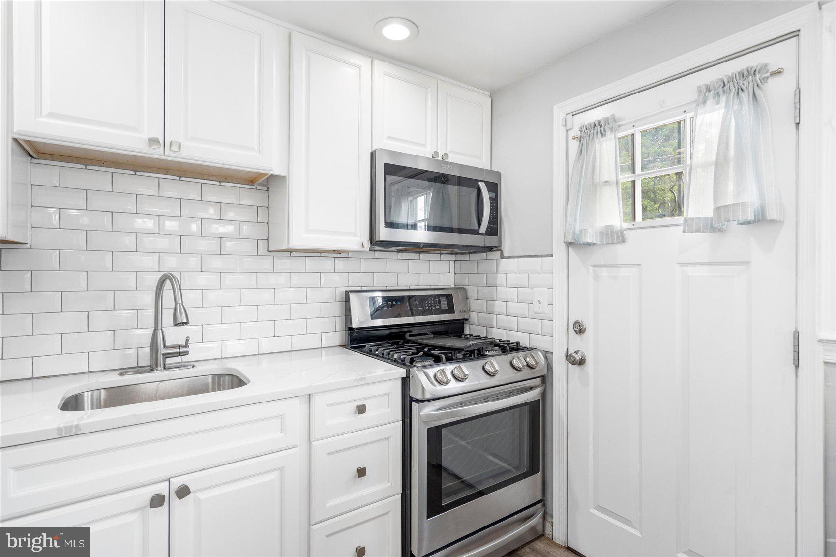 LAKE WALKER - Residential