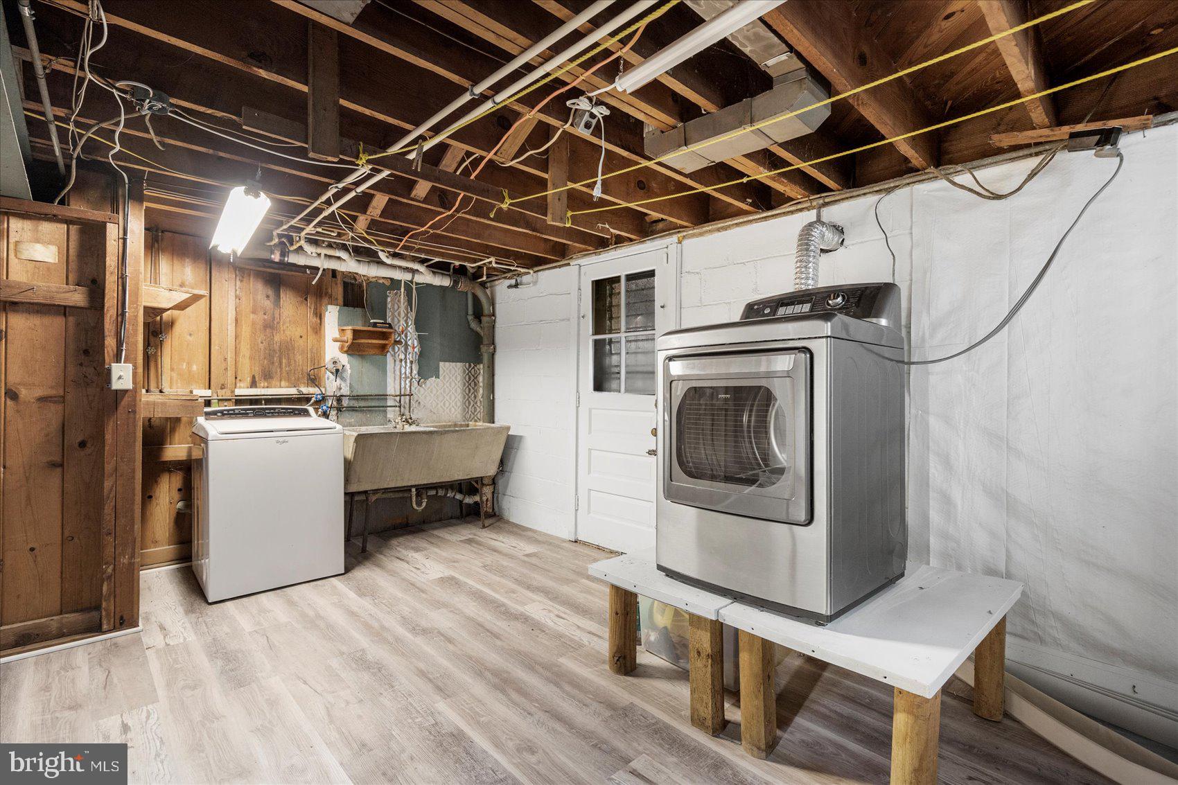 LAKE WALKER - Residential