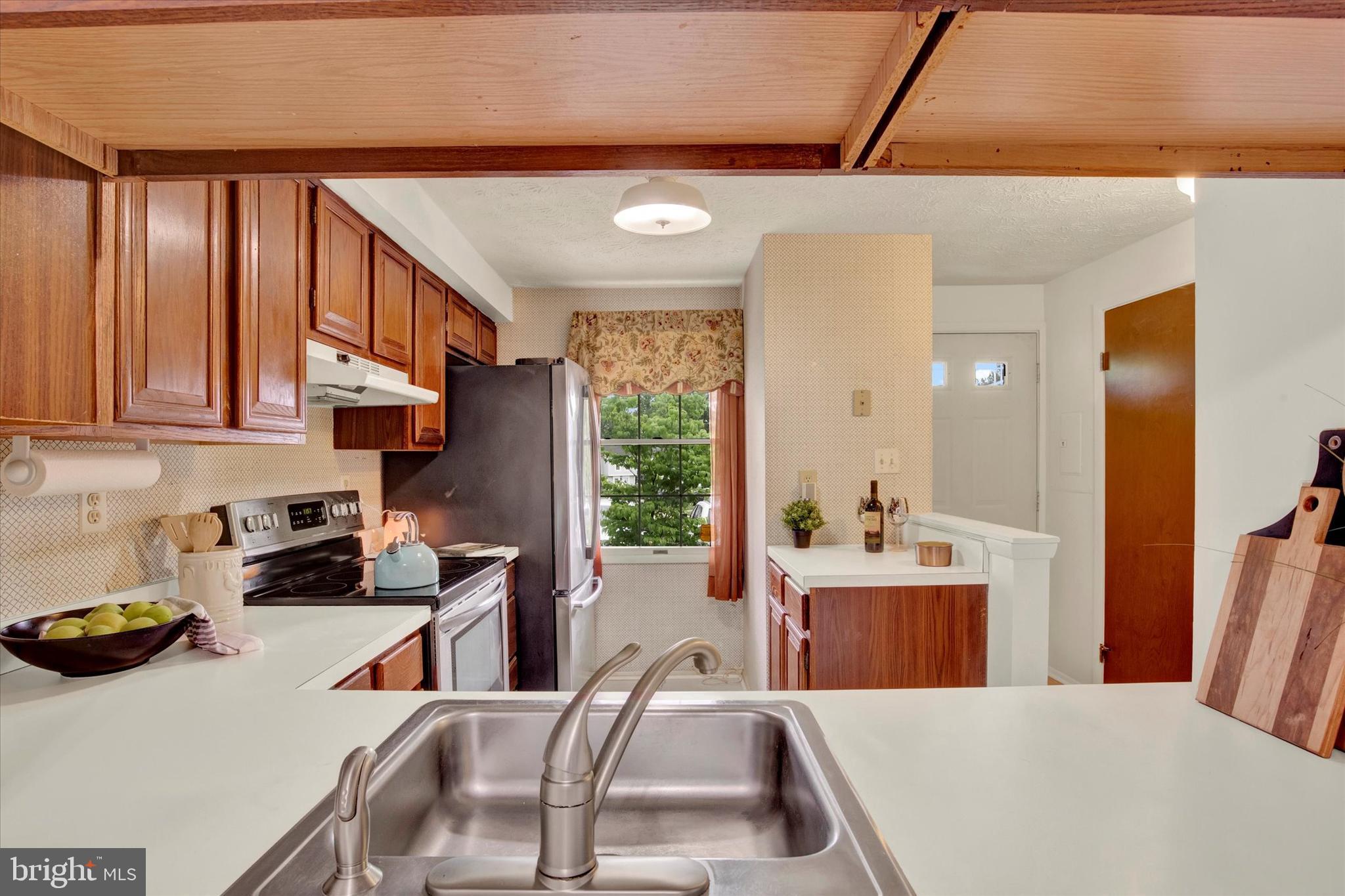6 STILLWOOD CIRCLE