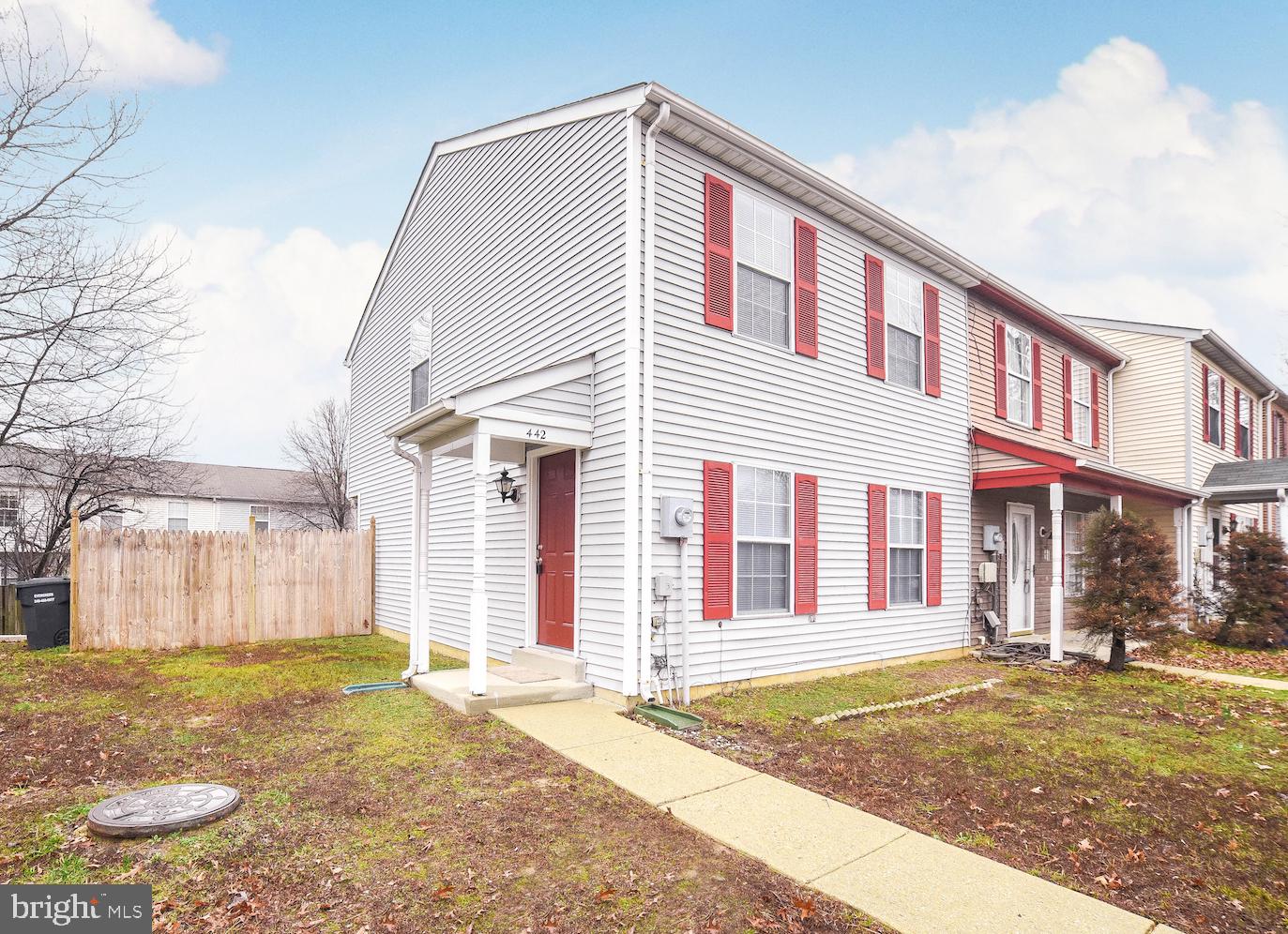Beautifully renovated 3 bedroom 1.5 bathroom END UNIT townhouse located in the heart of Waldorf. All bathrooms and kitchen show brilliantly in GRANITE with ceramic tile. NEW carpet , NEW appliances ,NEW lighting fixtures, NEW furnace, NEW water heater, freshly painted and fenced in yard. Located close to schools, shopping, transportation.Must see!