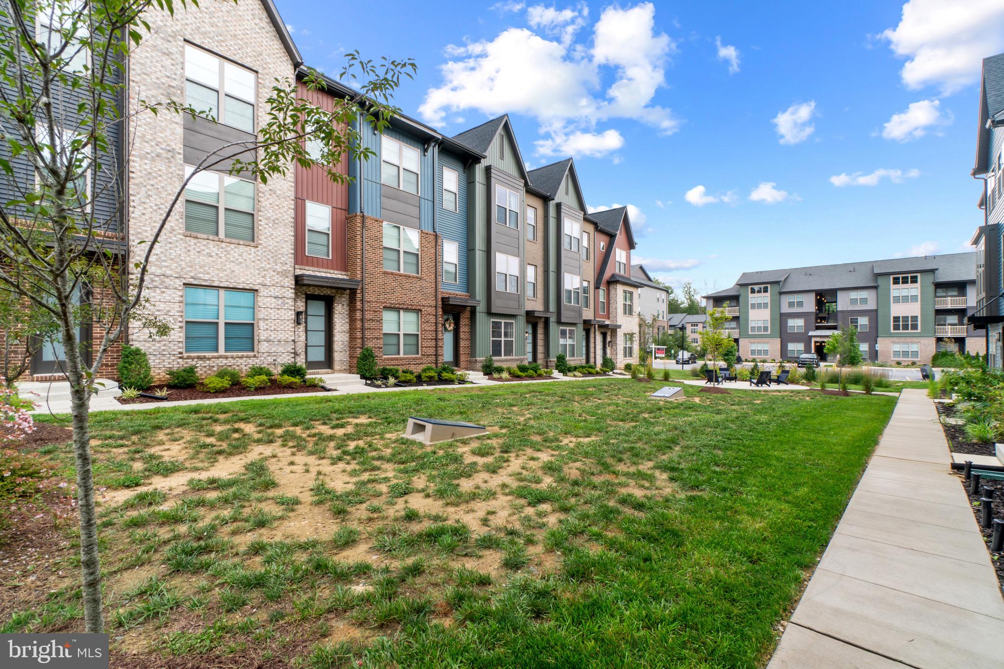 3307 STREAMLET LN