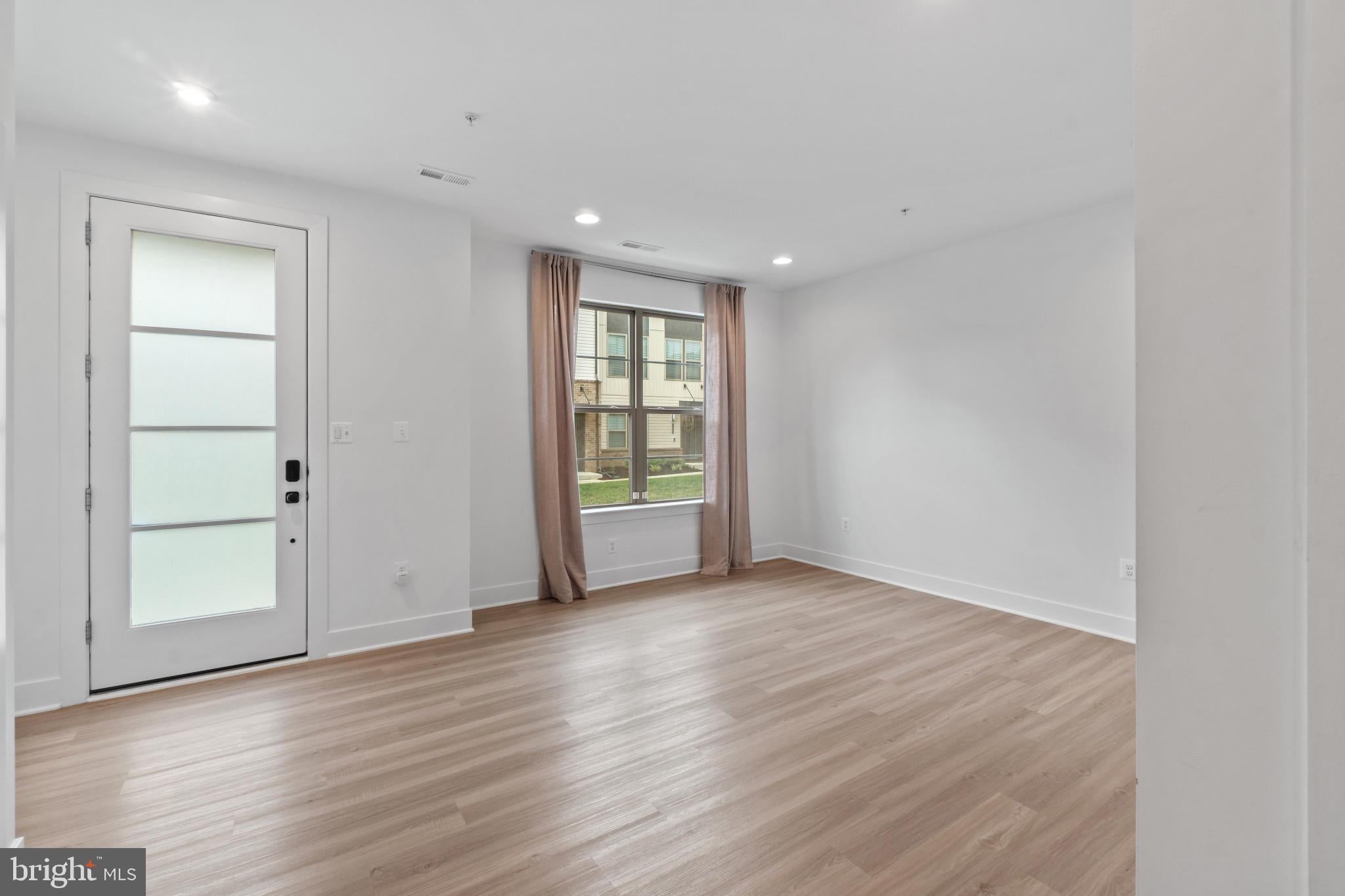 3307 STREAMLET LN