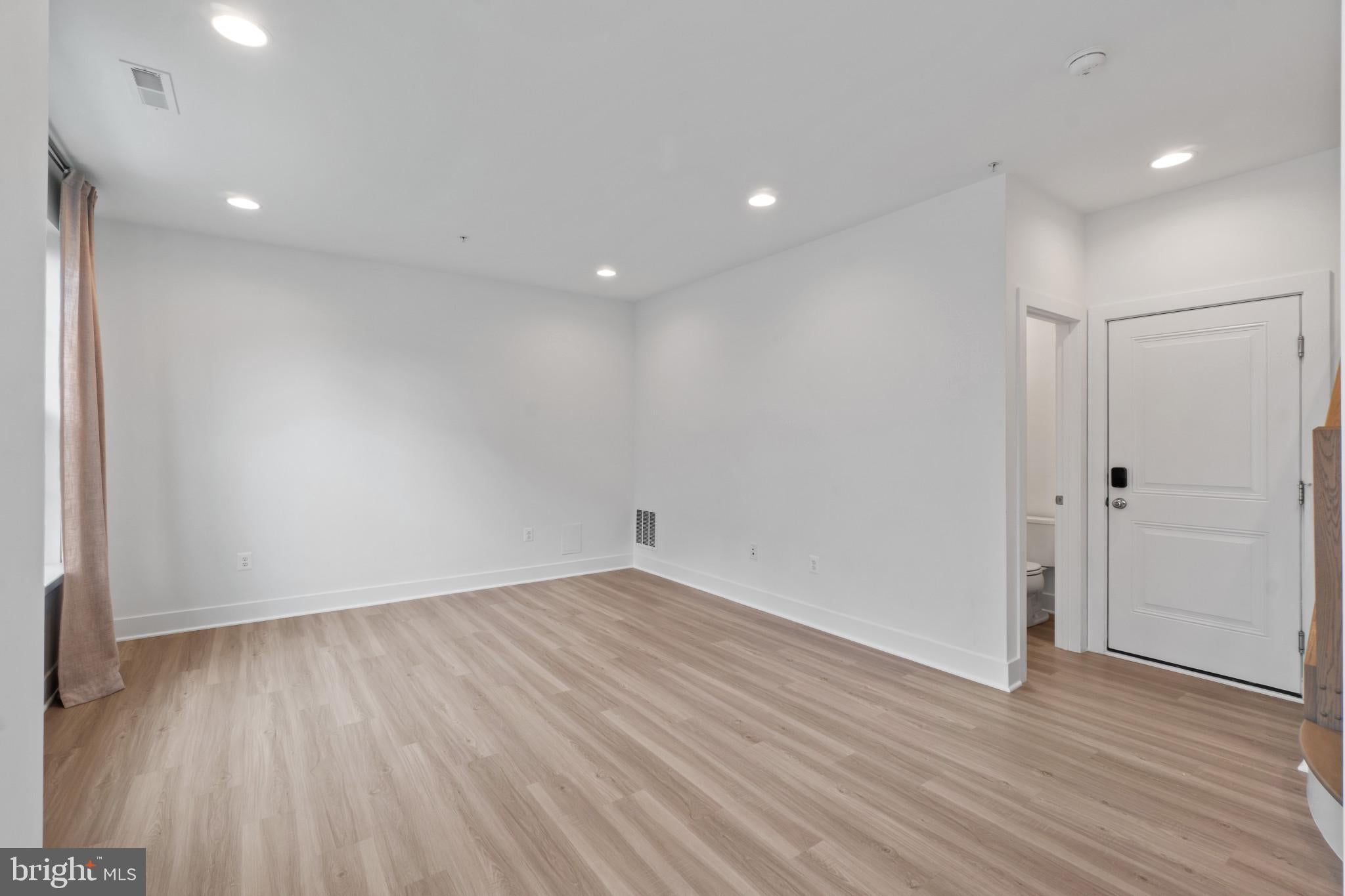 3307 STREAMLET LN