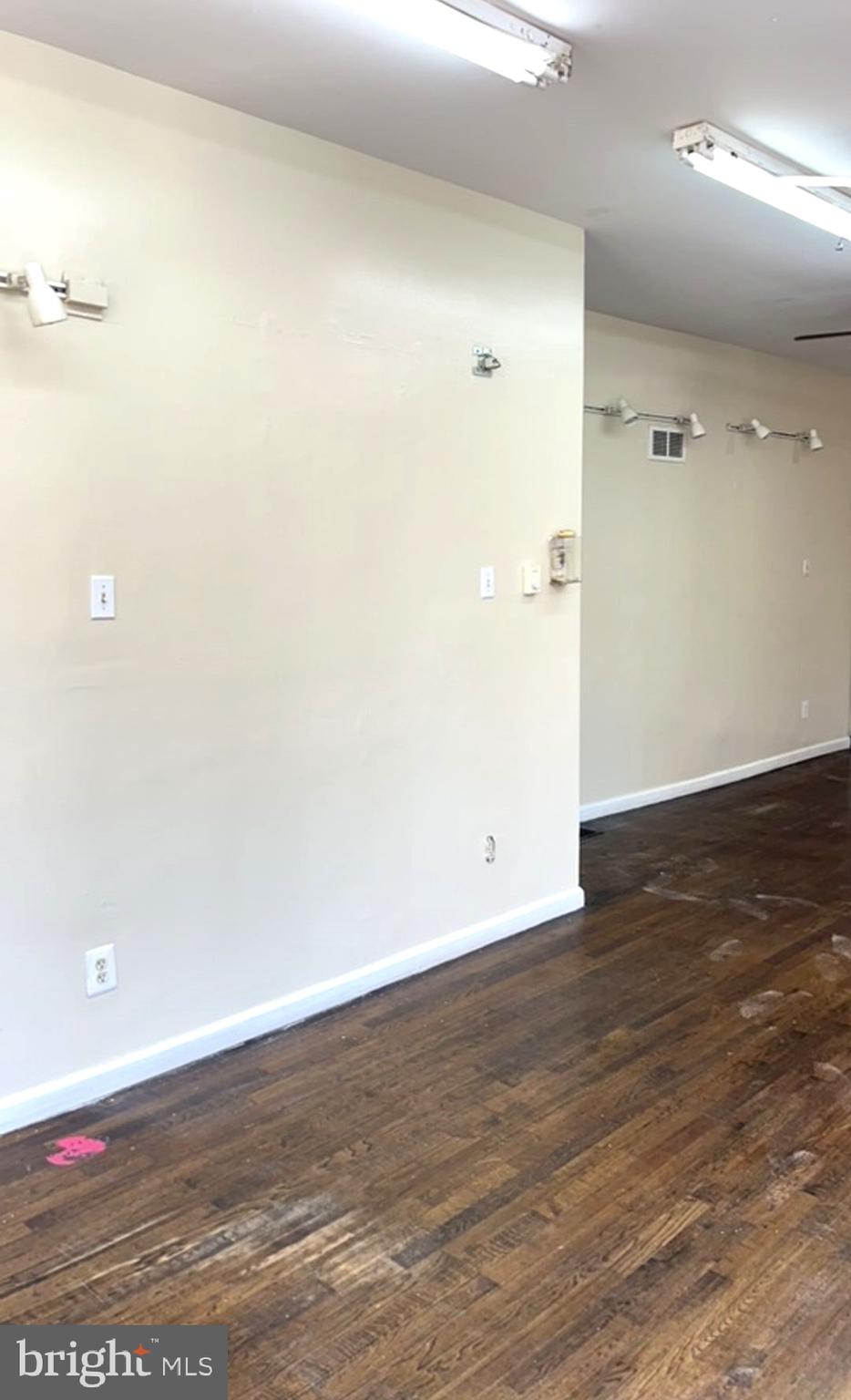 POINT BREEZE - Commercial Lease