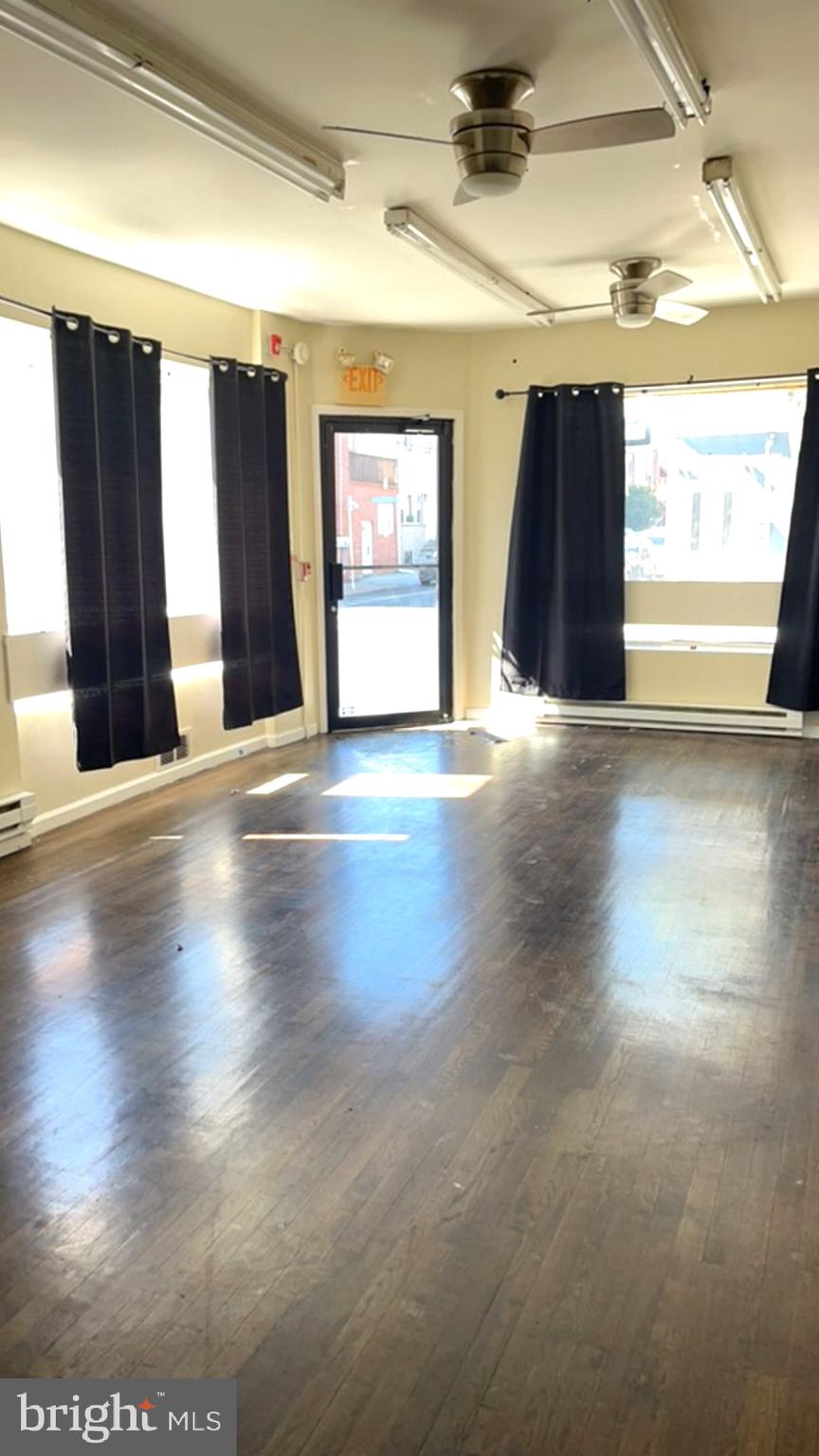 POINT BREEZE - Commercial Lease